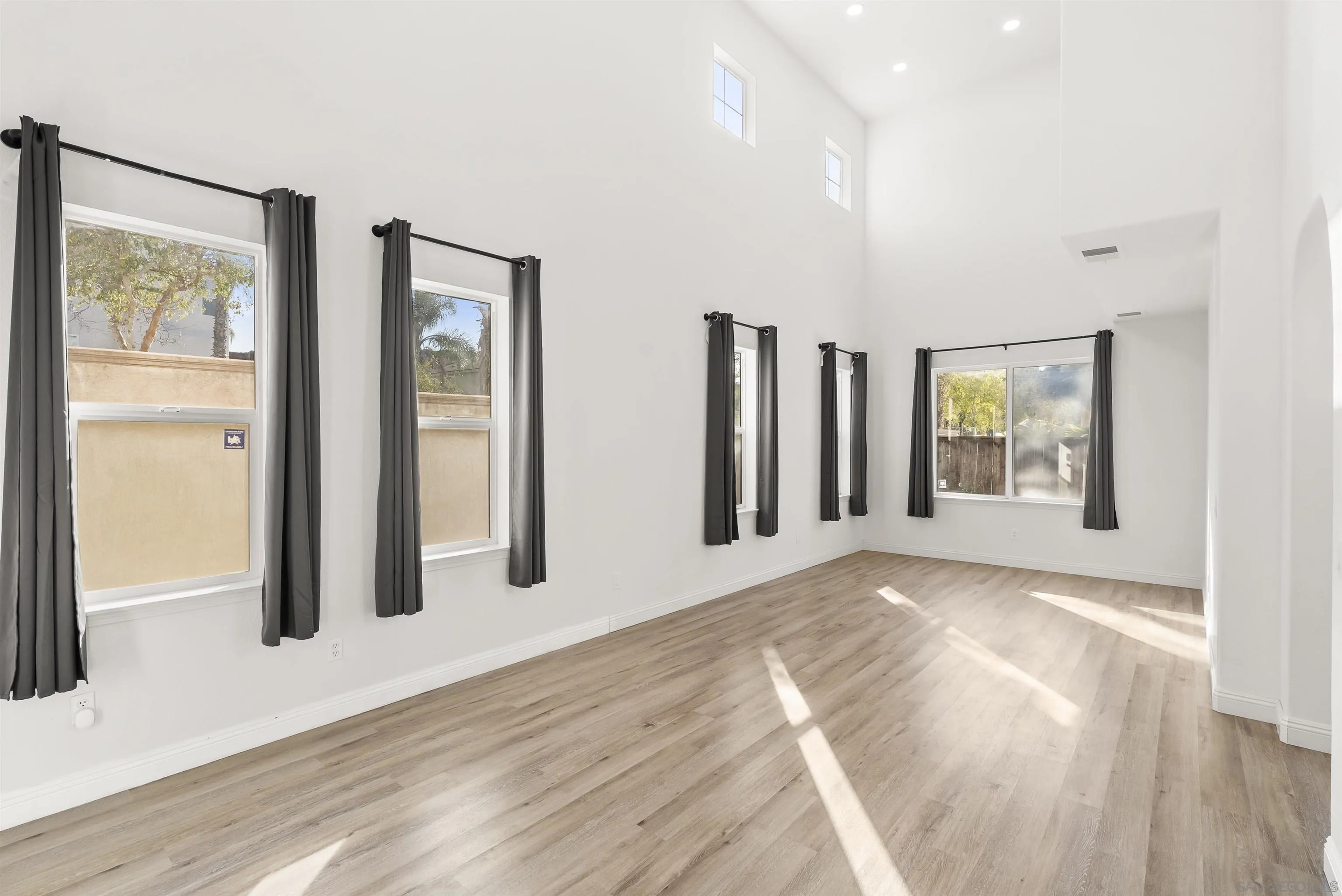https://cdn.realtyfeed.com/cdn/127/2600883/e5f993ce26e412669a3752465f7c3900.webp