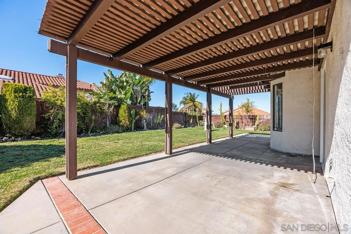 https://cdn.realtyfeed.com/cdn/127/2600894/cad7f97650b0441bdf13f9b41870b493.webp
