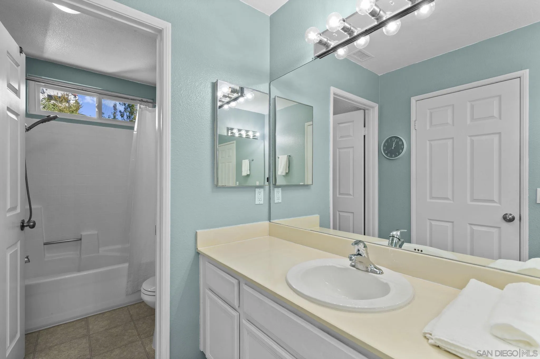 10503 Flora Azalea Ct. West, Santee, CA, 92071