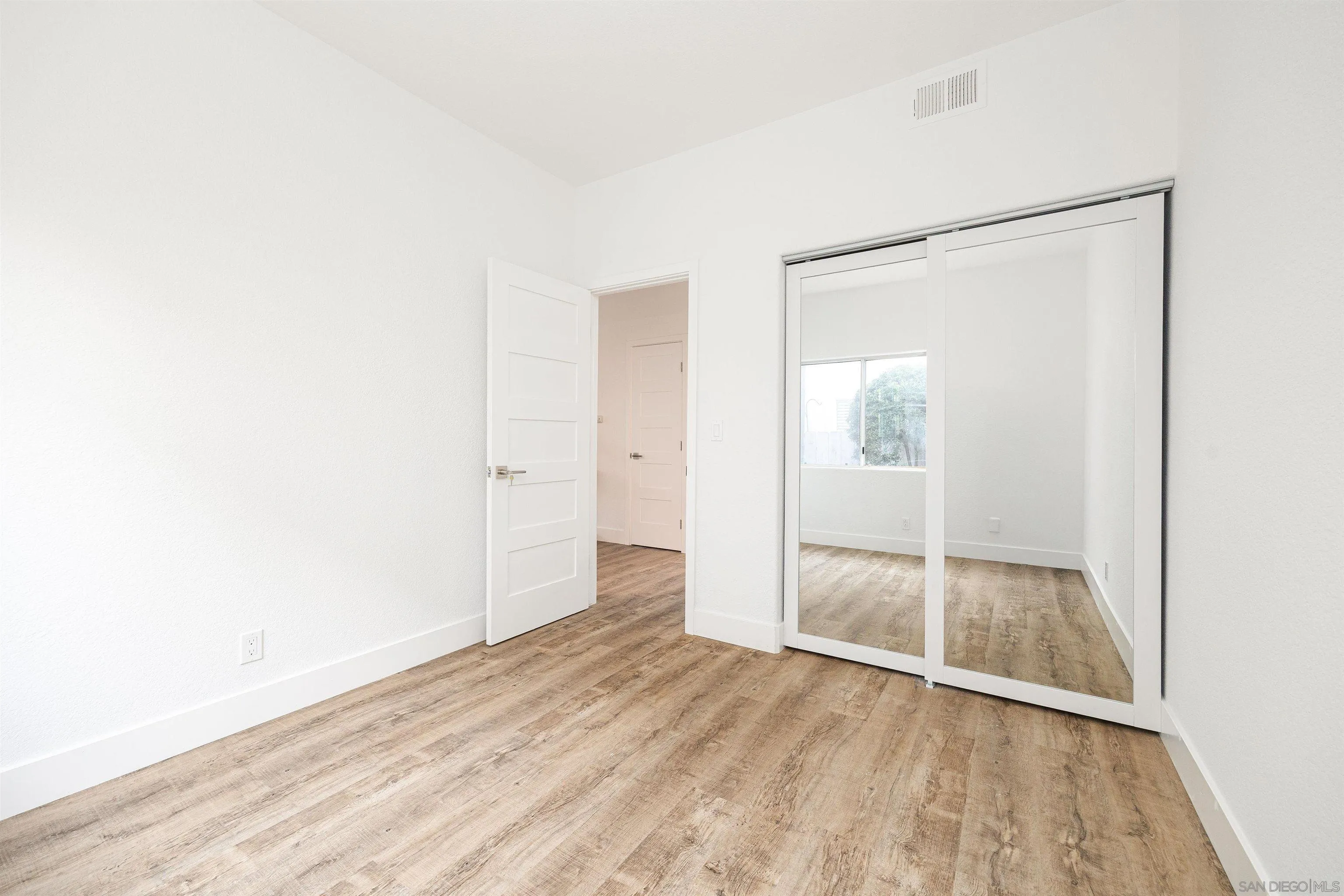 https://cdn.realtyfeed.com/cdn/127/2600903/89e234300fe174e99b002b7c4b88ede0.webp