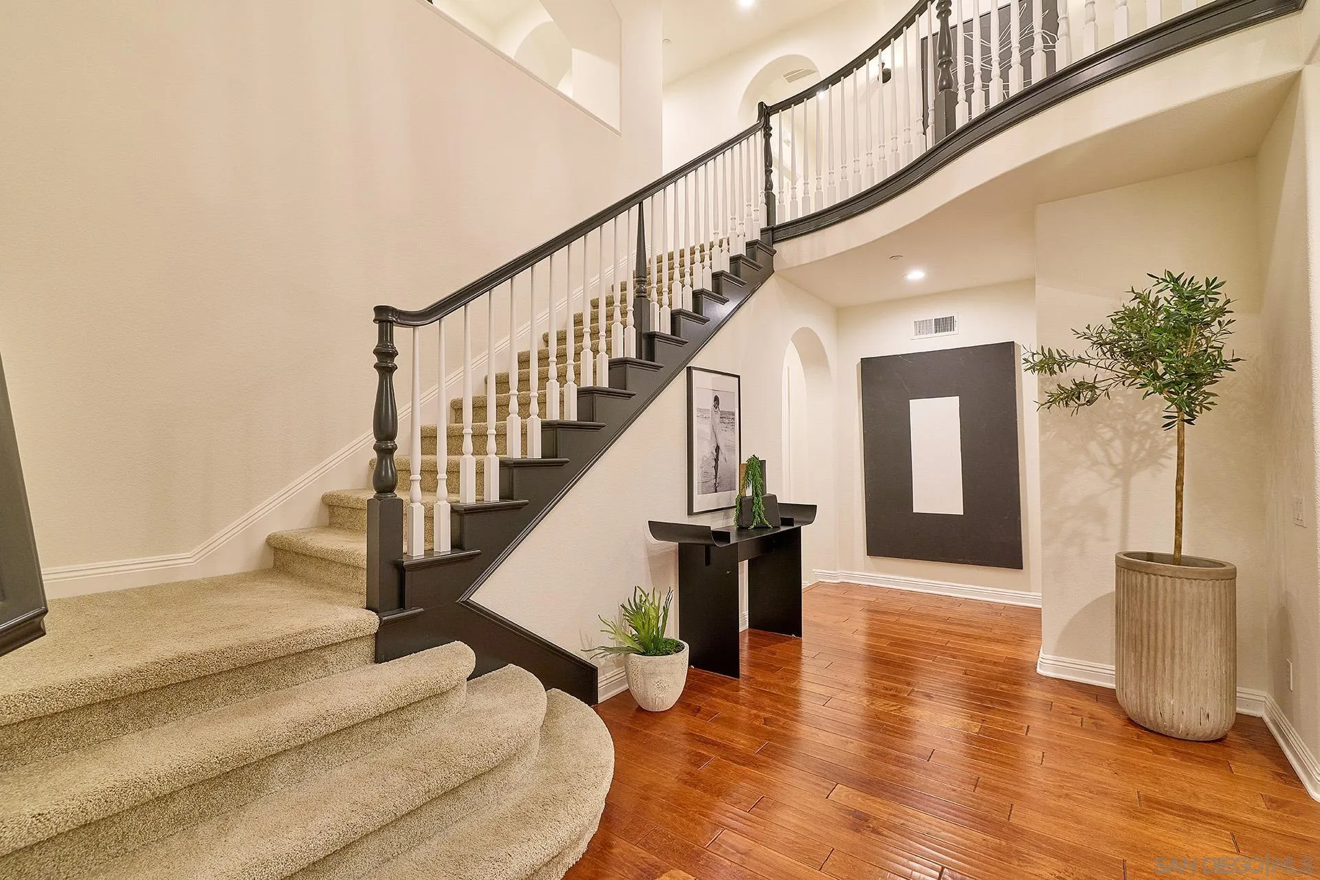 https://cdn.realtyfeed.com/cdn/127/2600904/9fc6b6d7355c7832d884334fd11fca99.webp