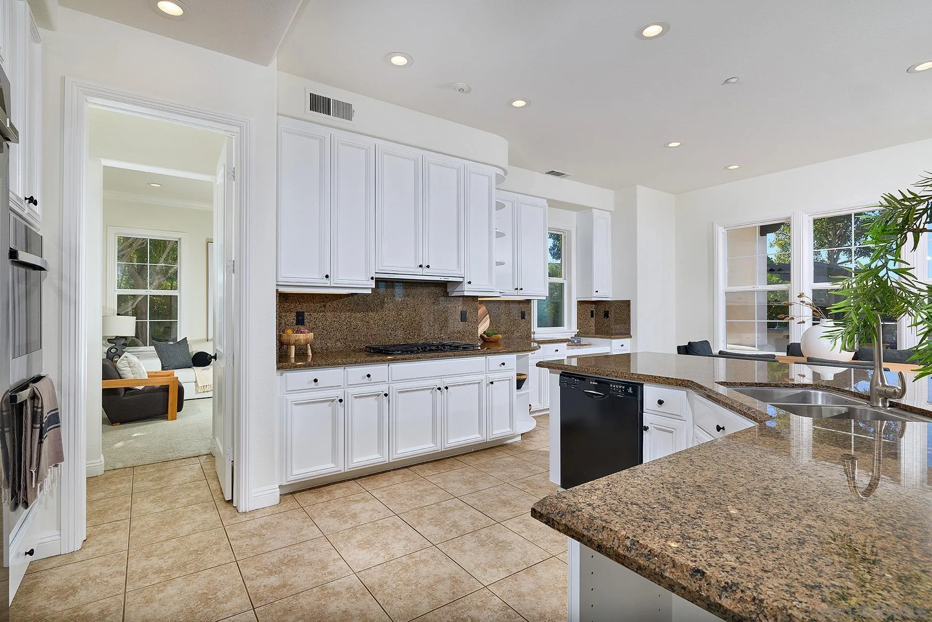 https://cdn.realtyfeed.com/cdn/127/2600904/c501912b0b42adb91034d601e9c946d7.webp