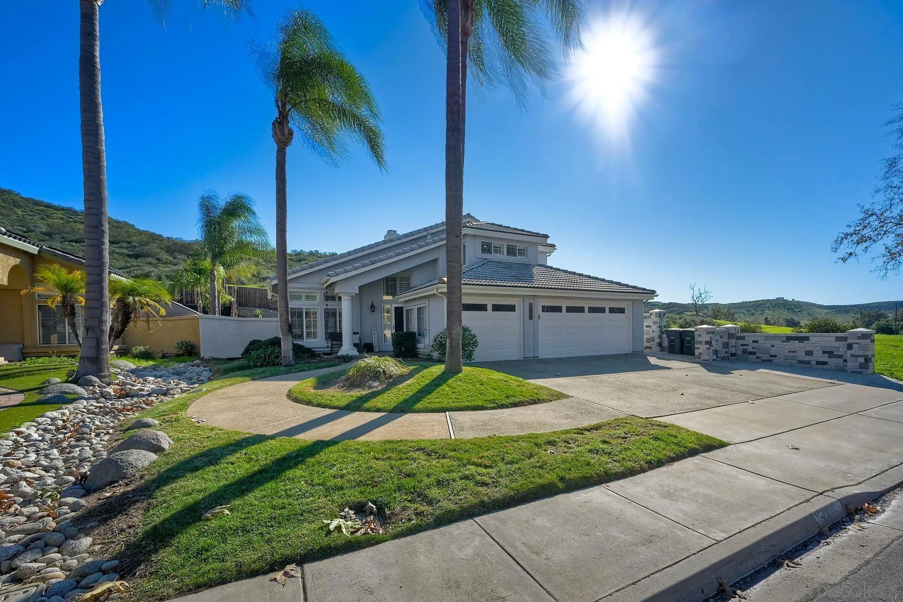 https://cdn.realtyfeed.com/cdn/127/2600912/cf2636574251dca863871a2c21cc15b8.webp