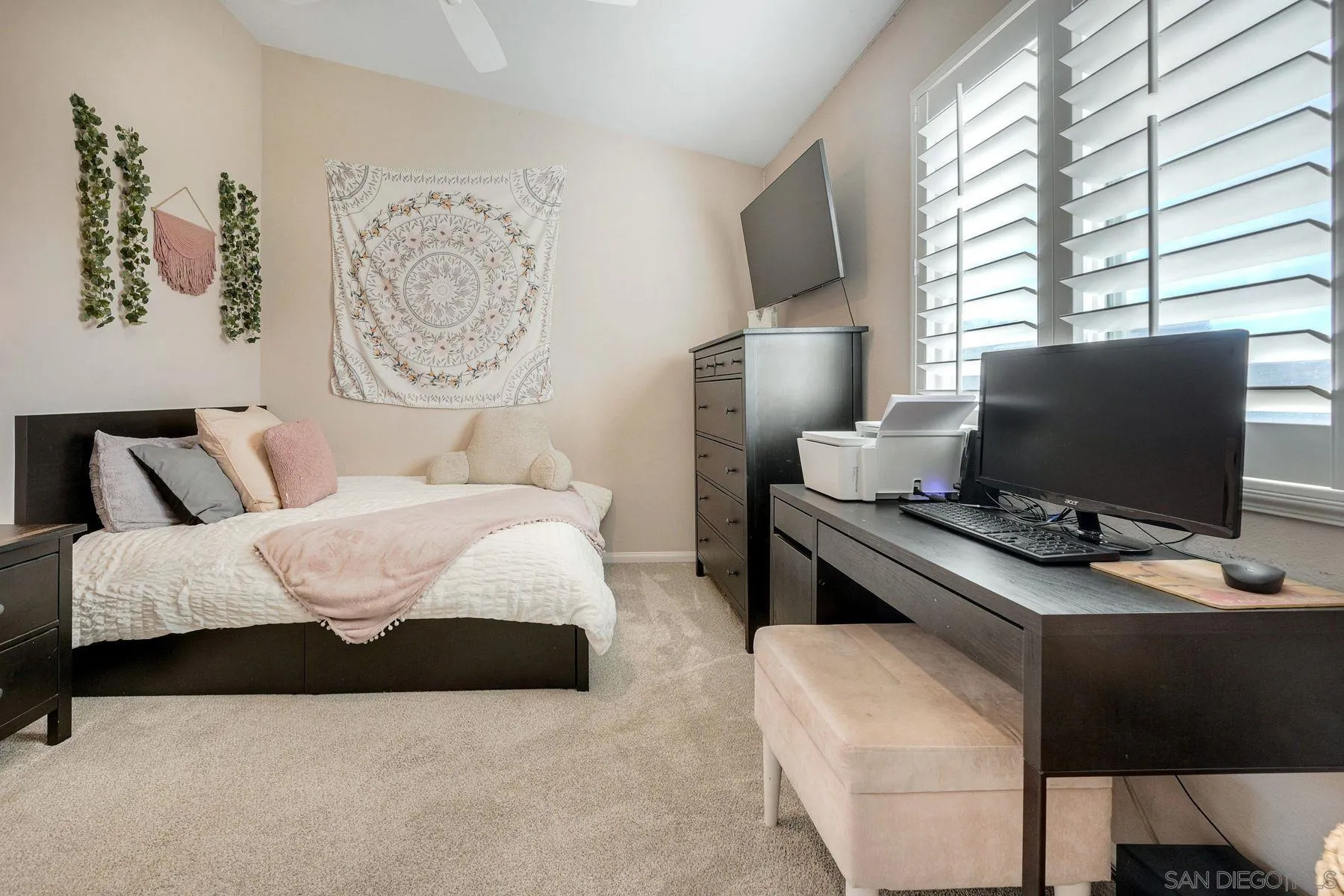 https://cdn.realtyfeed.com/cdn/127/2600912/d30243139fb113fe914134428dd133f1.webp