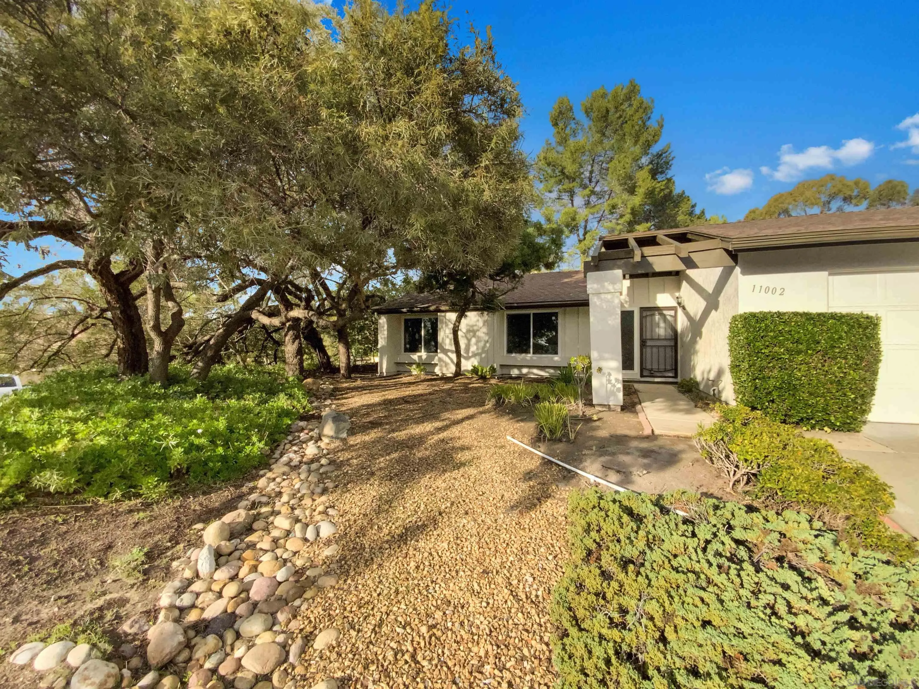 https://cdn.realtyfeed.com/cdn/127/2600916/0fd5112b1ffb764799d1c0d94baa79a7.webp