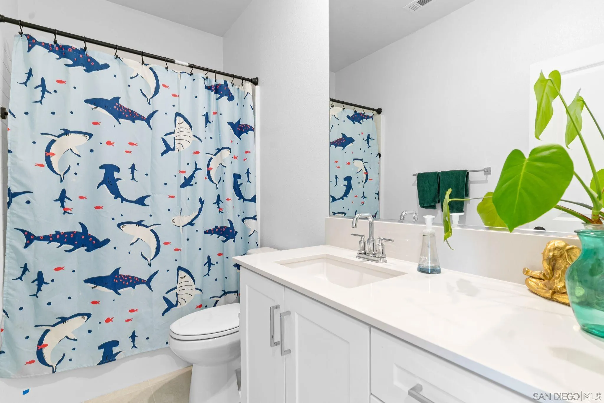 https://cdn.realtyfeed.com/cdn/127/2600938/448fbc73c8b98bfe23aa10789dad820b.webp