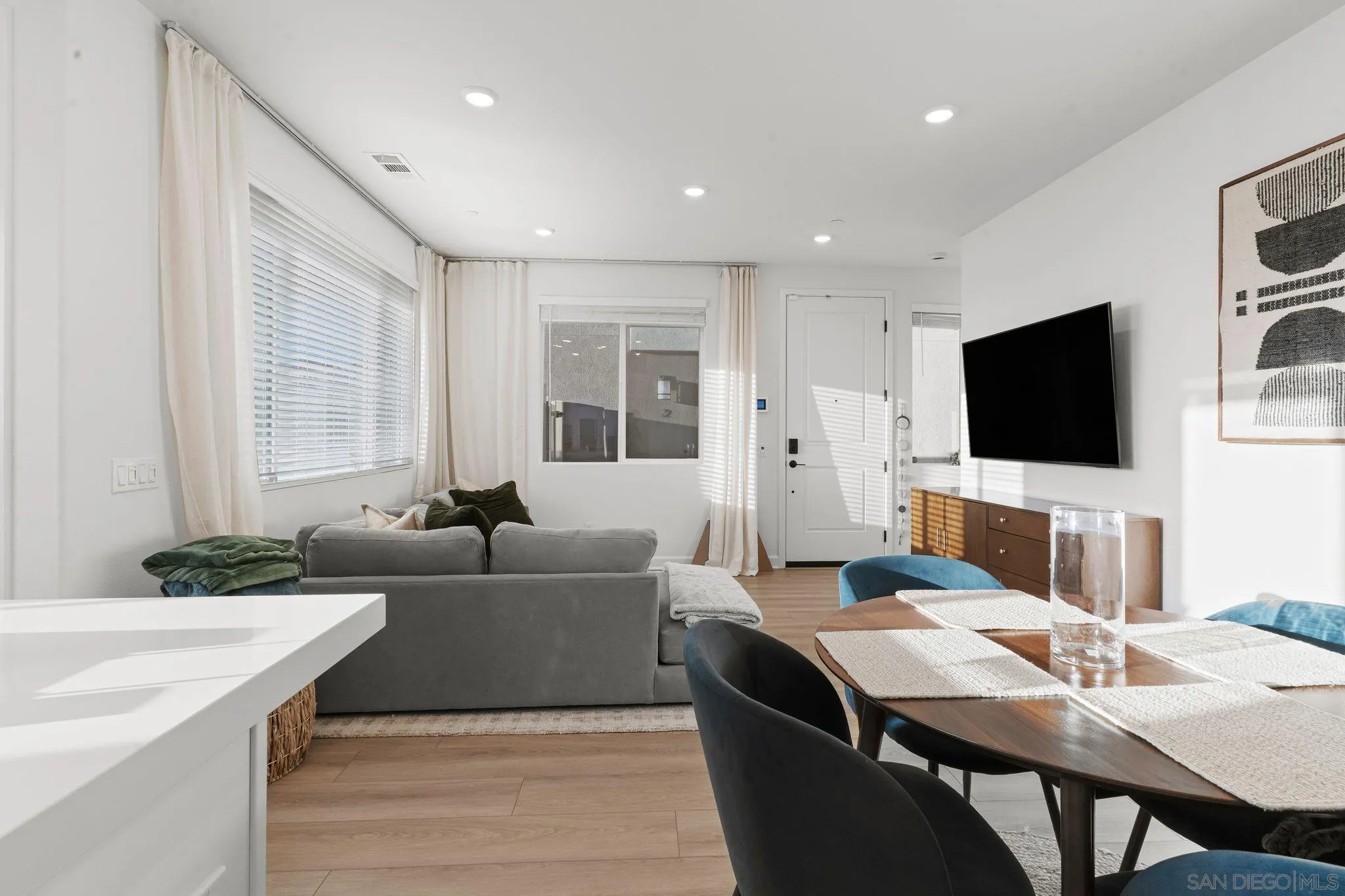 https://cdn.realtyfeed.com/cdn/127/2600938/b471f08ad35b753edf772597590b9f68.webp