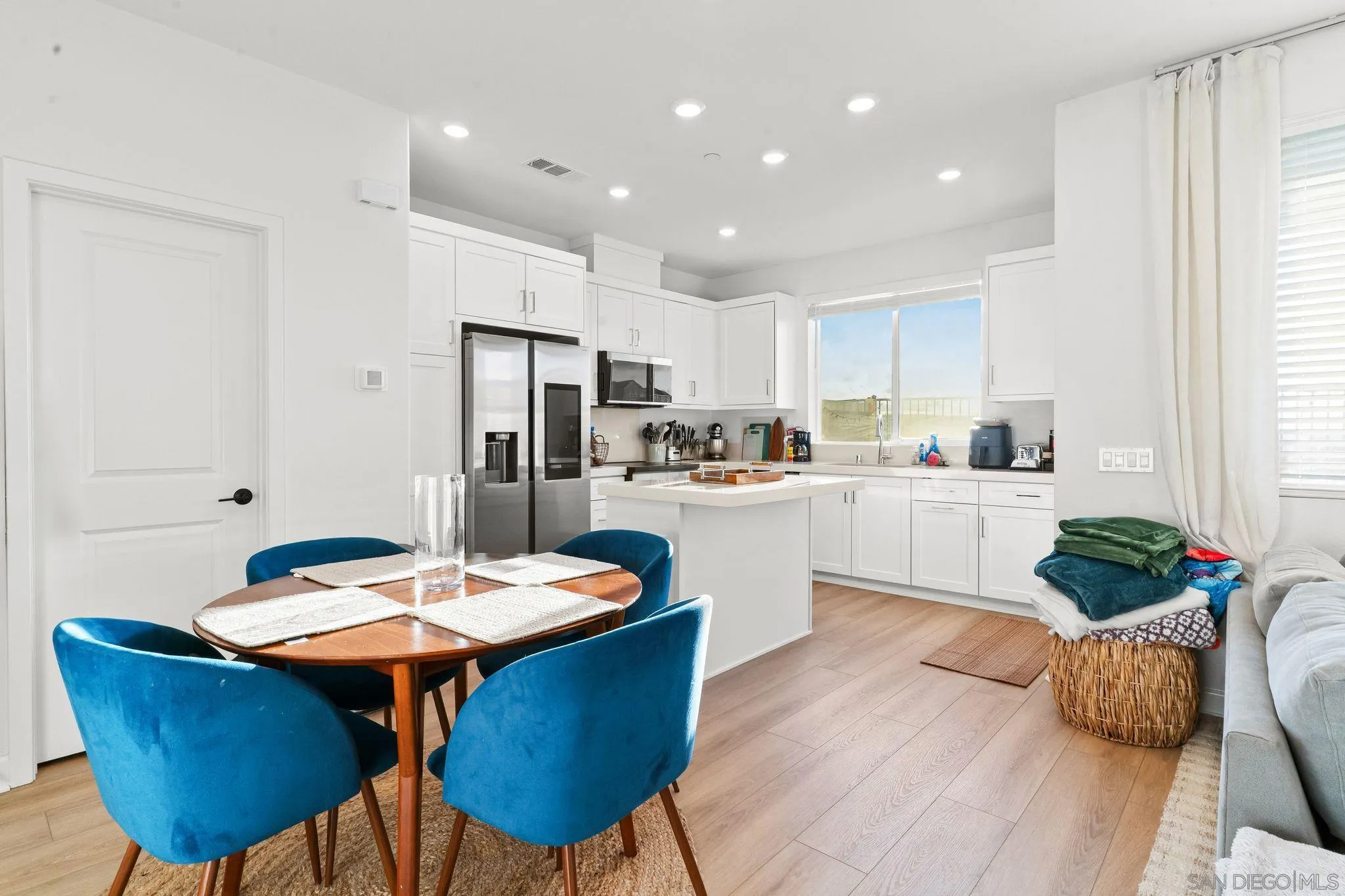 https://cdn.realtyfeed.com/cdn/127/2600938/bdce631c769c08083a5d9d8330ca33ae.webp