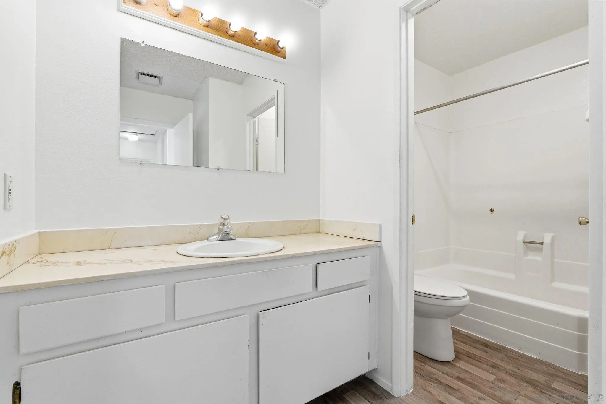 Photo #14: 2600941 Listing: Photo #14