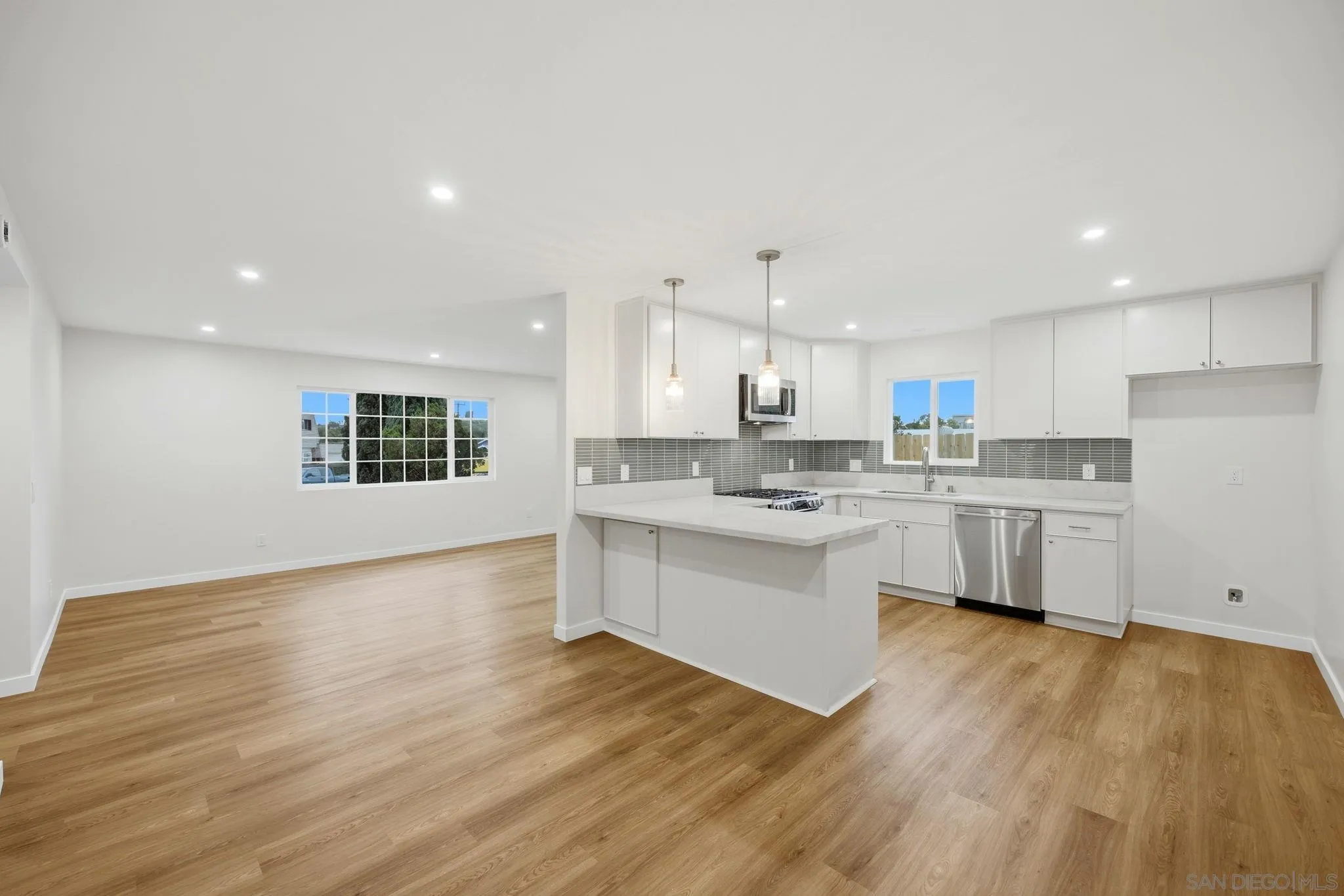 https://cdn.realtyfeed.com/cdn/127/2600942/5db6a7f4fcc3634af521fb56c41ef38c.webp