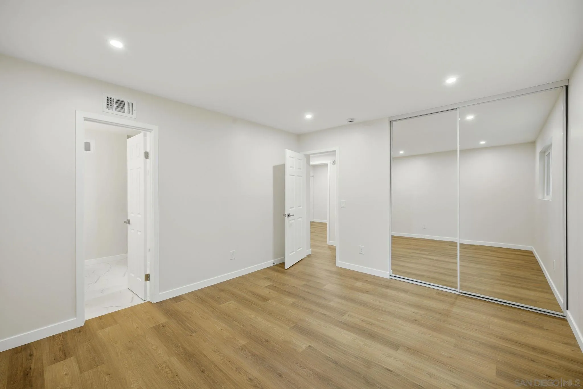 https://cdn.realtyfeed.com/cdn/127/2600942/6864674593f10ecc6803353218c74c7b.webp