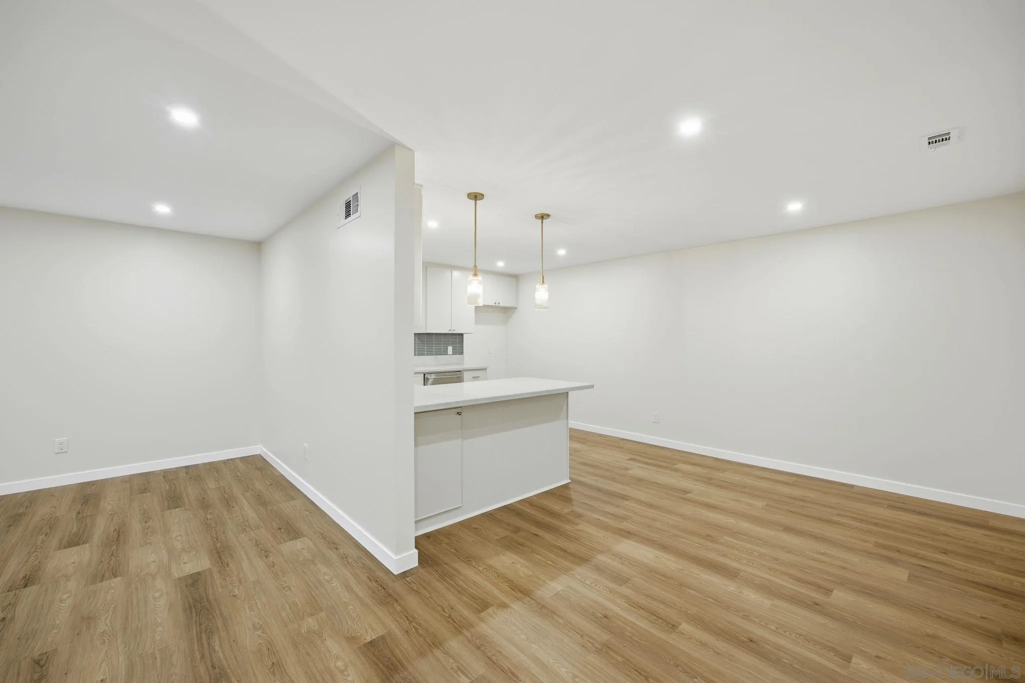 https://cdn.realtyfeed.com/cdn/127/2600942/7826e4f617f706188c189846760224eb.webp