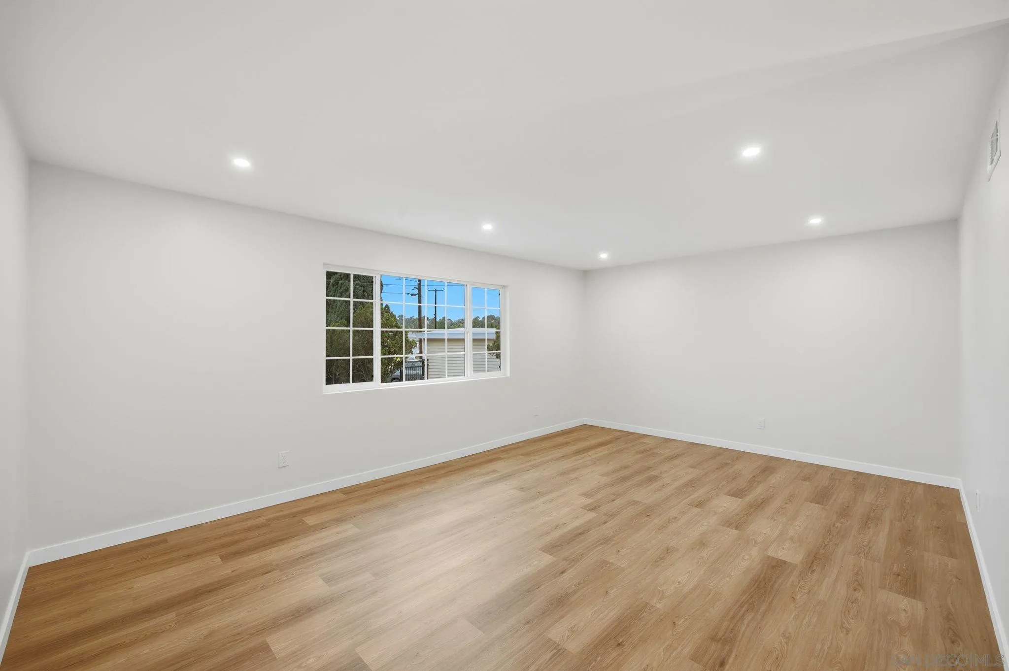 https://cdn.realtyfeed.com/cdn/127/2600942/c611ed0f4a8761f9c6d420eda7213e00.webp