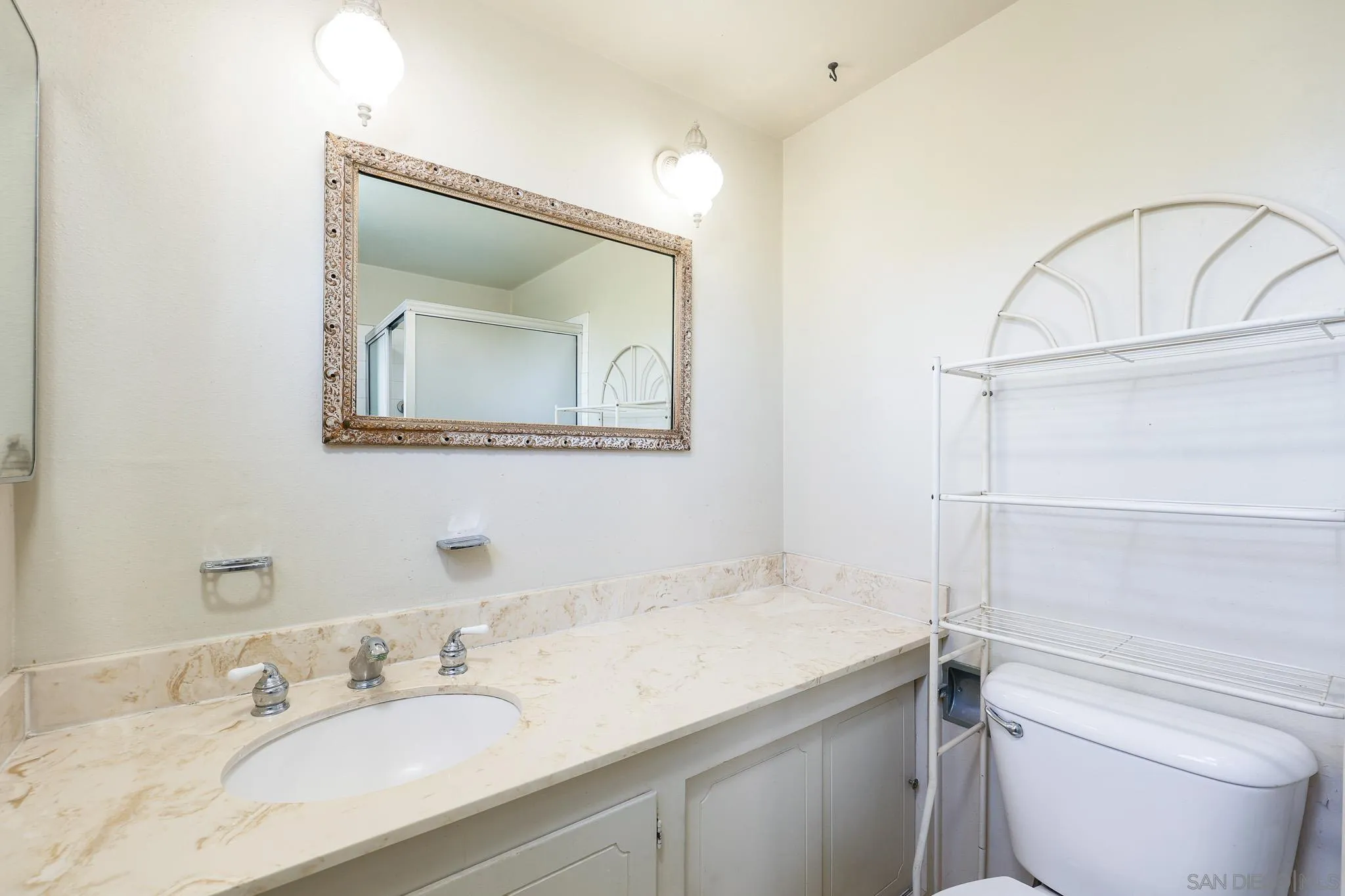 https://cdn.realtyfeed.com/cdn/127/2600943/40cb97248e1fb3385422f9c34c8480cc.webp
