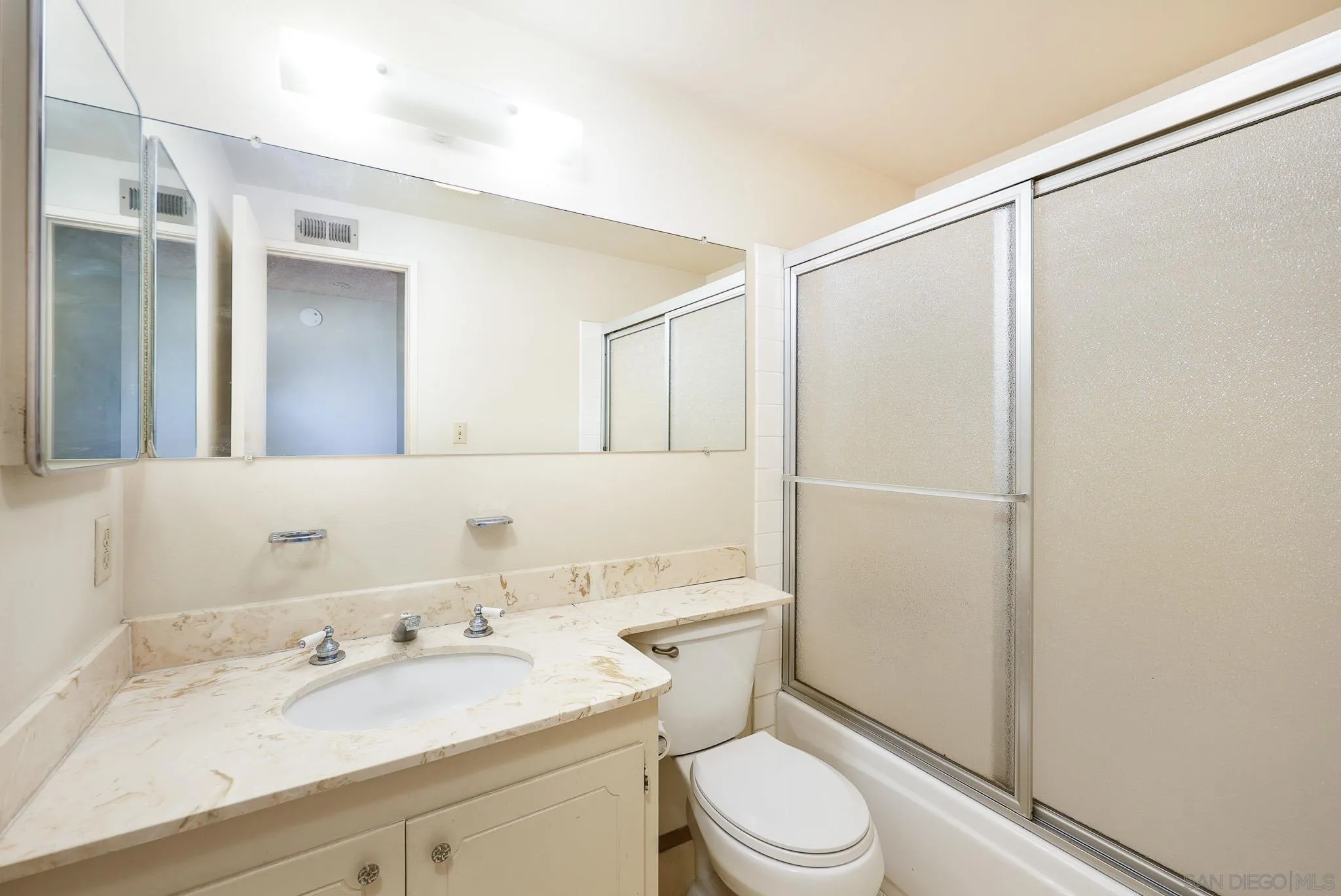 https://cdn.realtyfeed.com/cdn/127/2600943/48fc93cc54205b0c02728e959748679f.webp