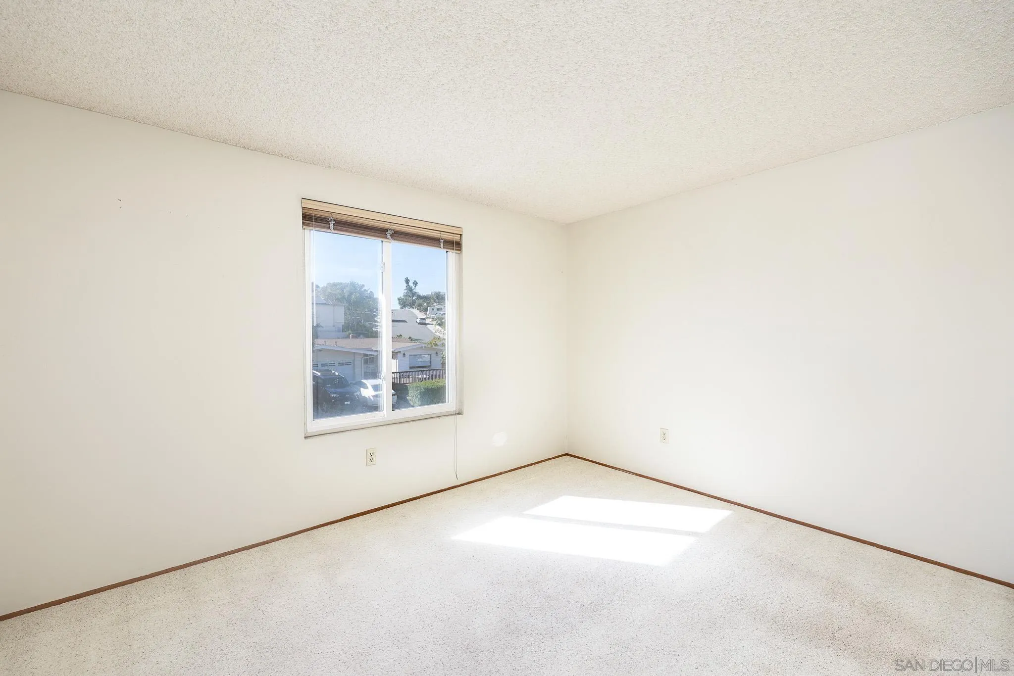 https://cdn.realtyfeed.com/cdn/127/2600943/d26f37c731899d2ad960edaa49899784.webp