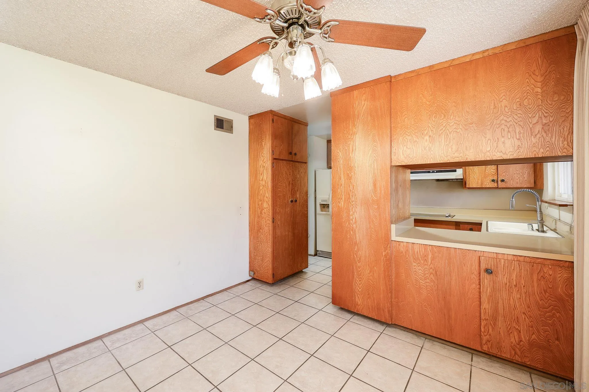 https://cdn.realtyfeed.com/cdn/127/2600943/d2b303c04613ca15e3ae380b8b86db23.webp