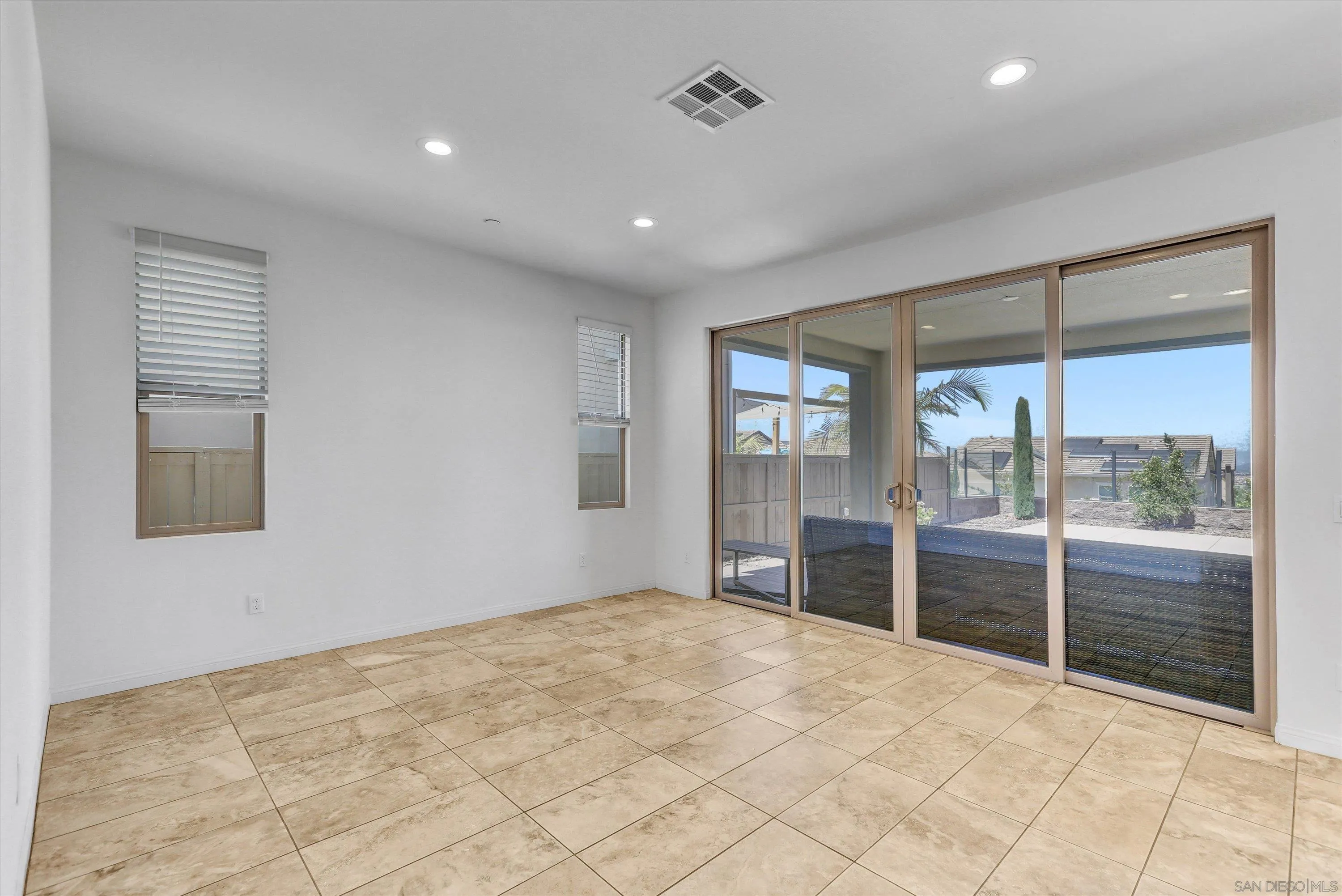 https://cdn.realtyfeed.com/cdn/127/2600945/e914a28b05dd54dbc6df645b02603051.webp