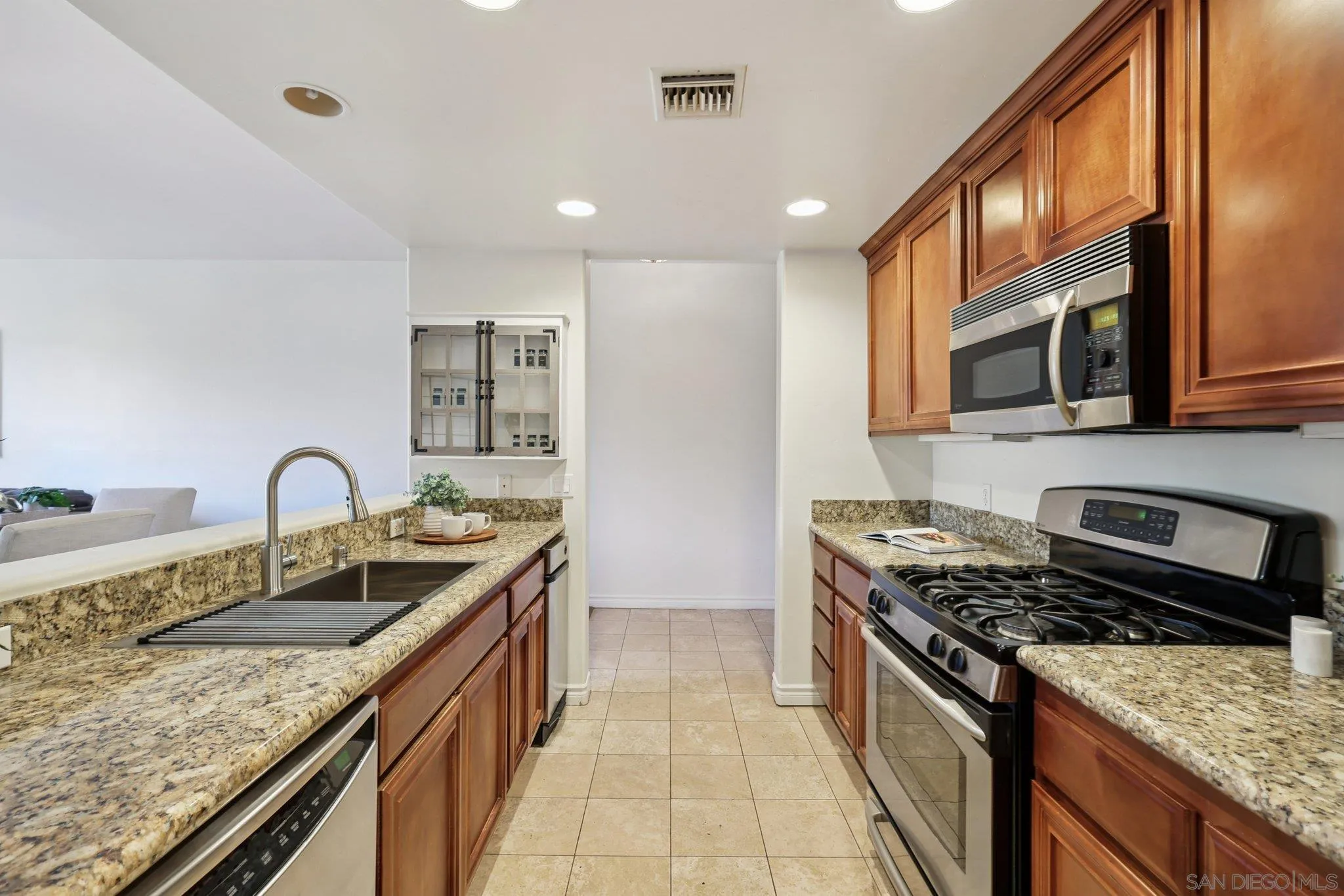 Photo #12: 2600949 Listing: Photo #12