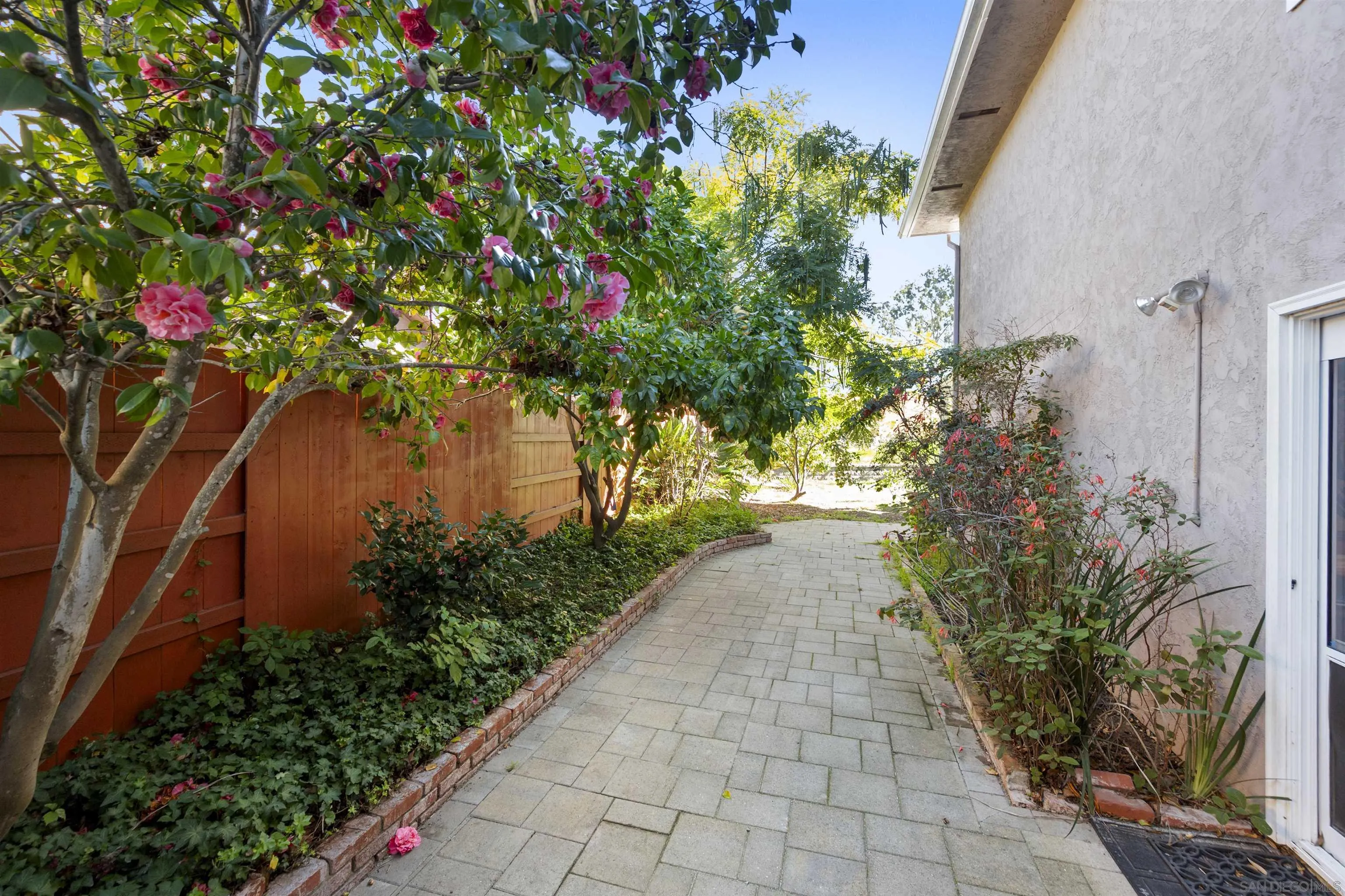 https://cdn.realtyfeed.com/cdn/127/2600954/df766fe7b28c8965c6b4bef8b4377849.webp