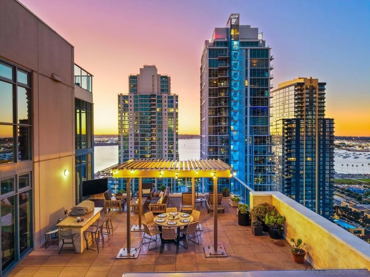 https://cdn.realtyfeed.com/cdn/127/2600955/c58215bfd66ae9c8acab601342766fc2.webp