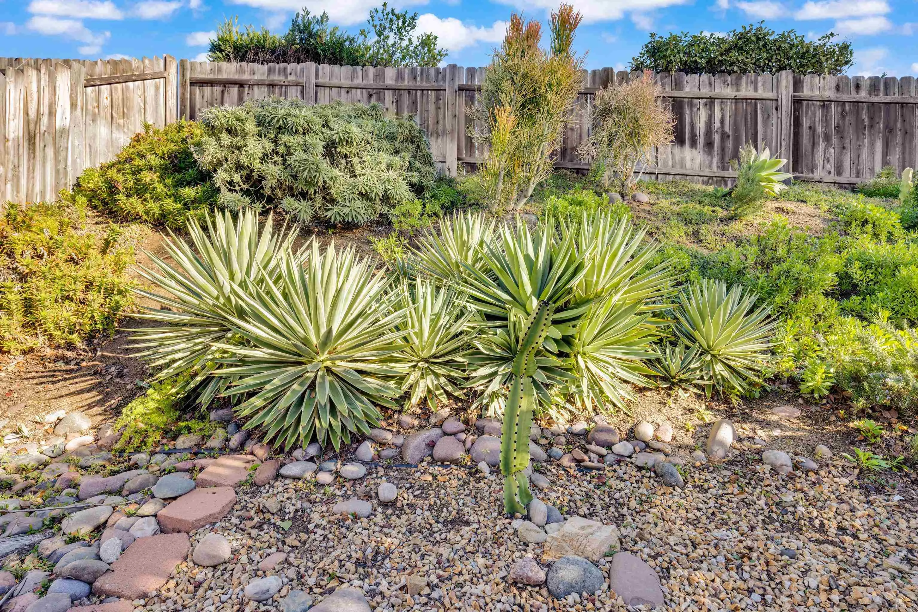 https://cdn.realtyfeed.com/cdn/127/2600959/594bdd4751418cffe377757b8e0bf3a7.webp