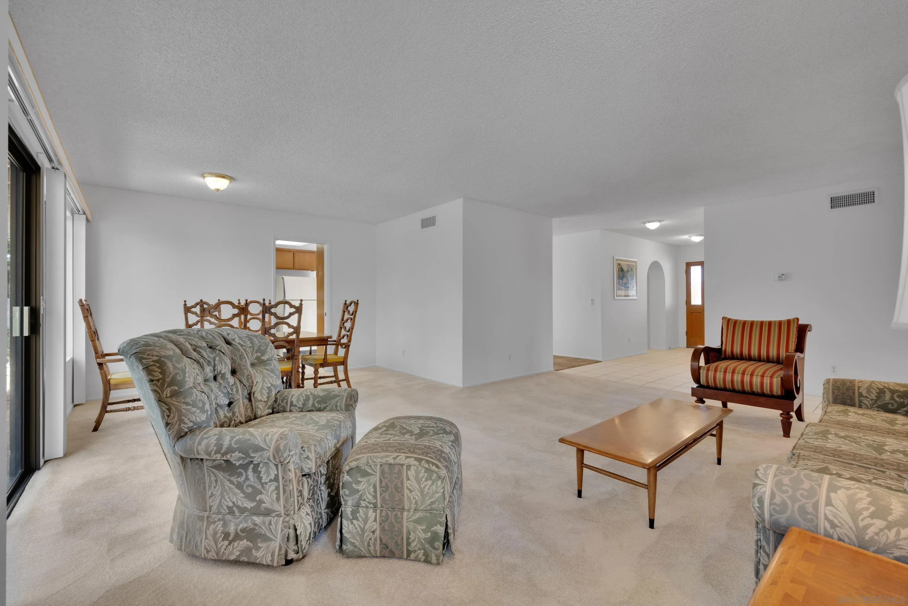 https://cdn.realtyfeed.com/cdn/127/2600959/6ffee6a9e9401c924c39c93da24ff90b.webp