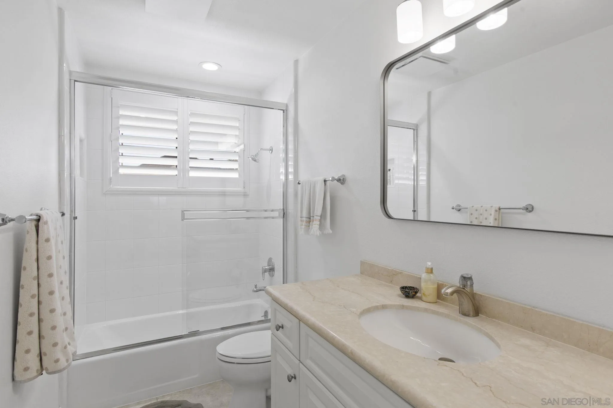 https://cdn.realtyfeed.com/cdn/127/2600966/f87260b752e83657aaa5b327572d6489.webp
