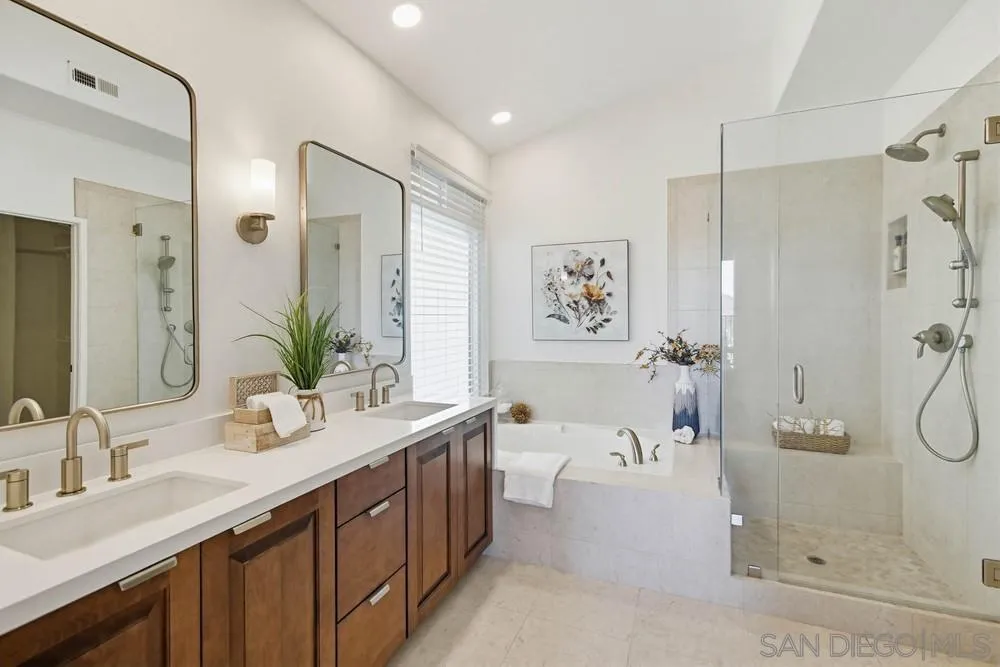 https://cdn.realtyfeed.com/cdn/127/2600975/813854e0f0718bbc5982fd5a3de1c763.webp