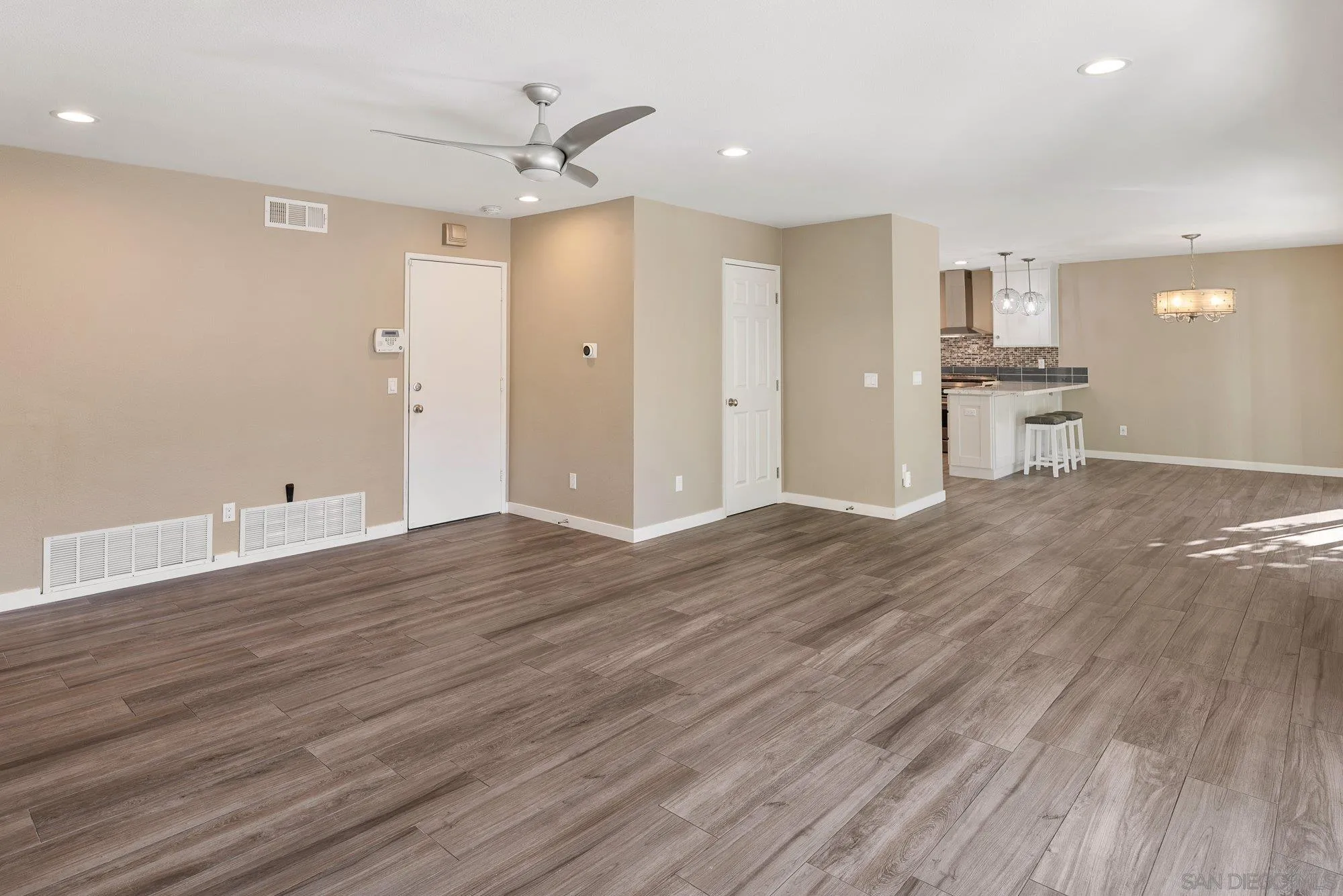 https://cdn.realtyfeed.com/cdn/127/2600978/177f86945965e052531bfdc502167f2f.webp