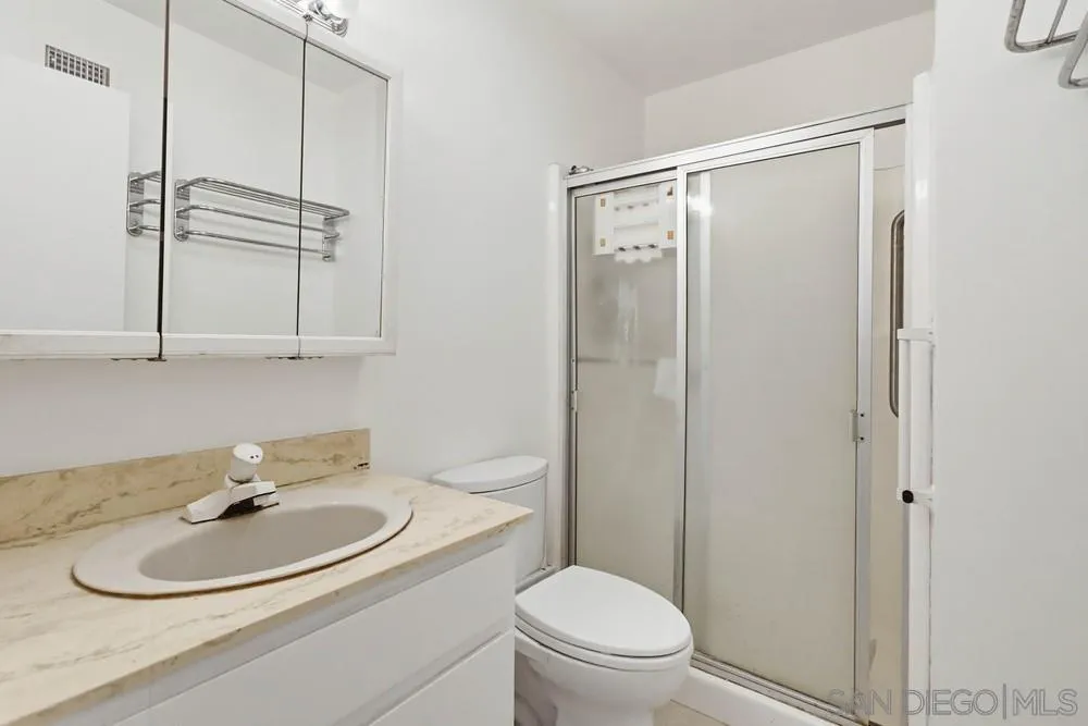 https://cdn.realtyfeed.com/cdn/127/2600983/2b66f9d723accbf35214649f13c557af.webp