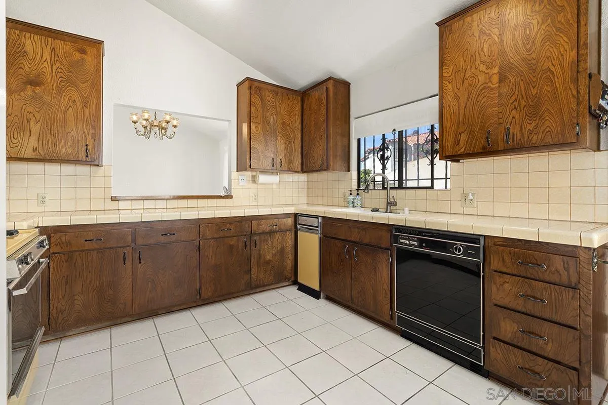 https://cdn.realtyfeed.com/cdn/127/2600991/40c60a5b075768bc7510a4b3b1d75e0f.webp