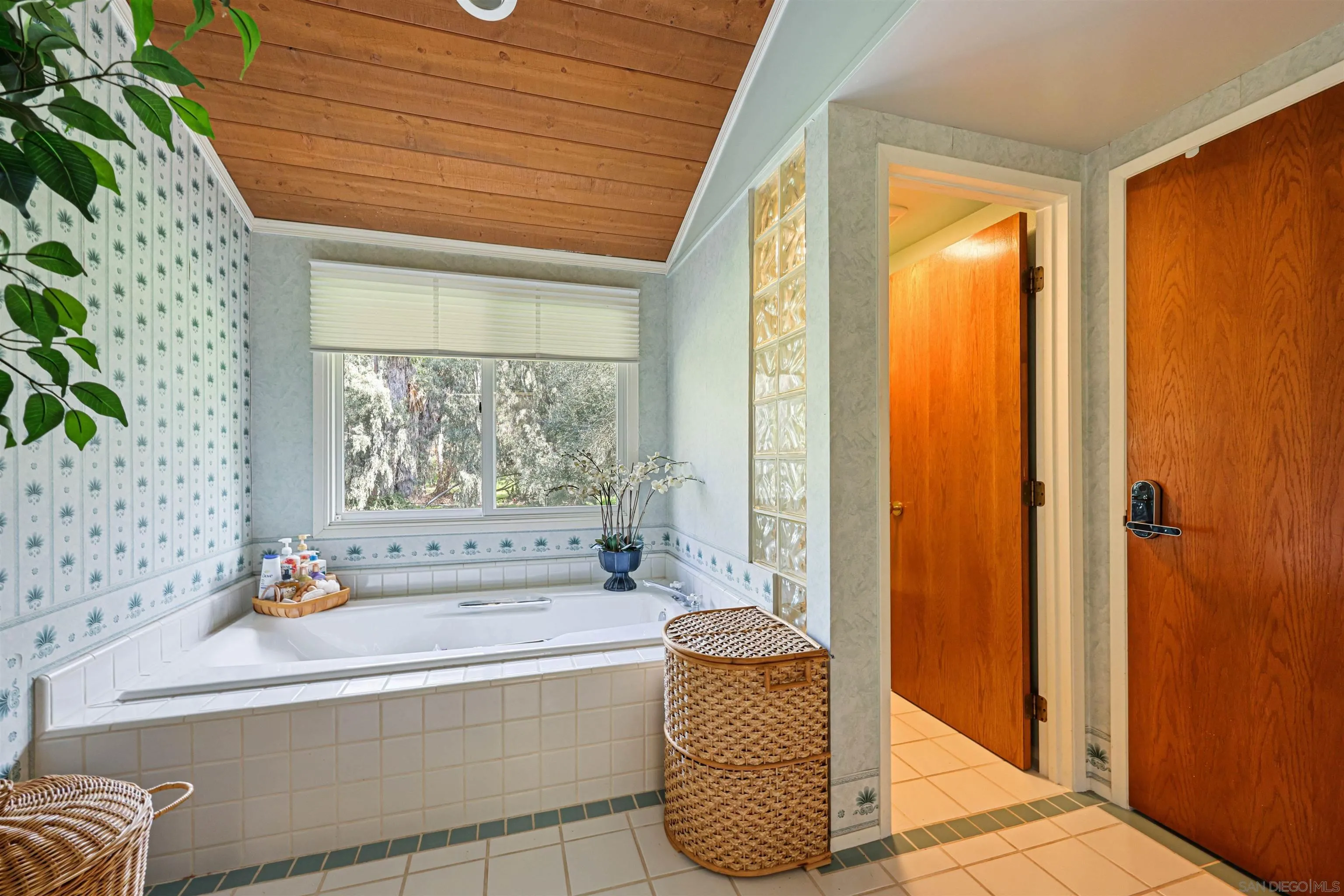 https://cdn.realtyfeed.com/cdn/127/2600994/4c36684cdbbd53808d1d1b1891553708.webp