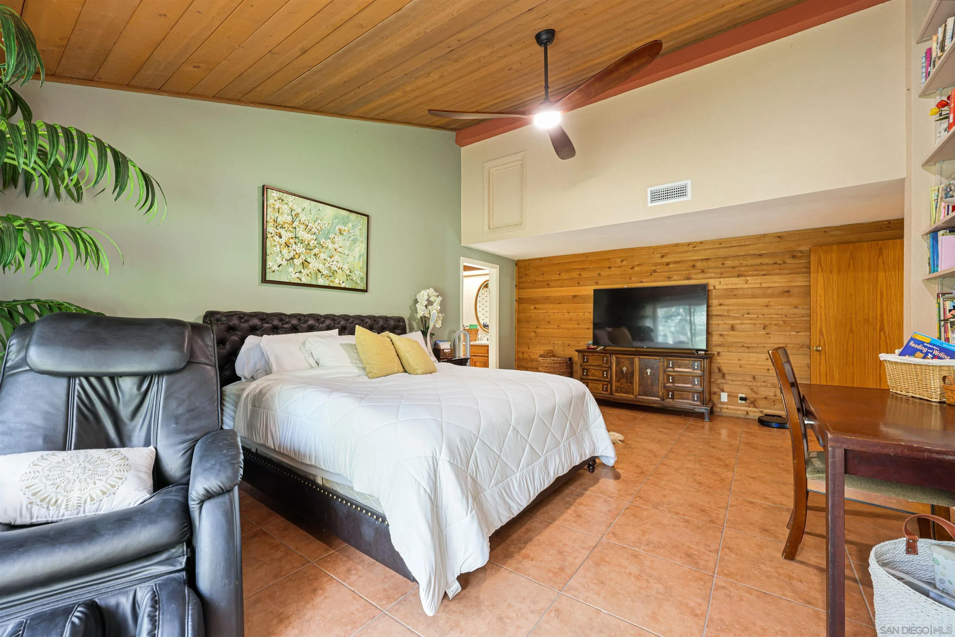 https://cdn.realtyfeed.com/cdn/127/2600994/7b50b40e4a624d478a8f3958b1dc0501.webp