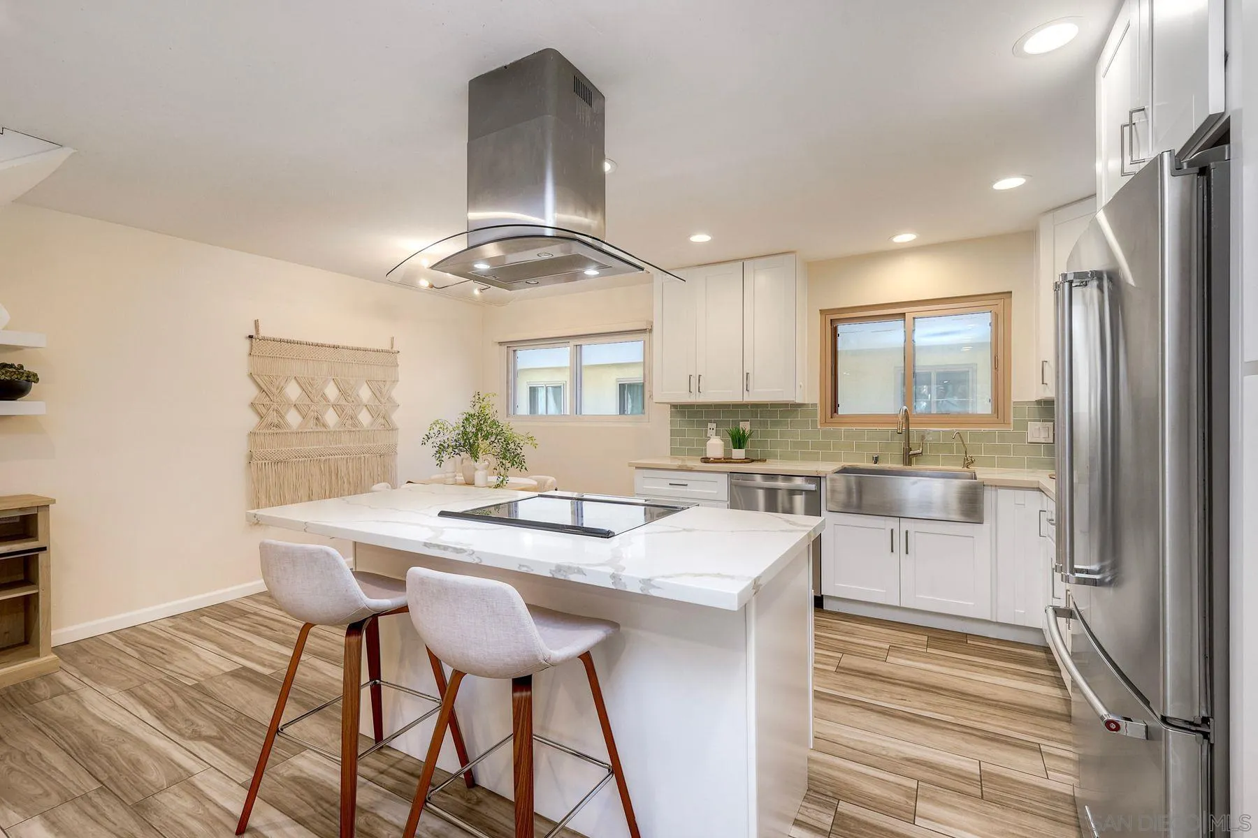 https://cdn.realtyfeed.com/cdn/127/2601003/66c4f89da1f9e554675cf246270bb9c9.webp