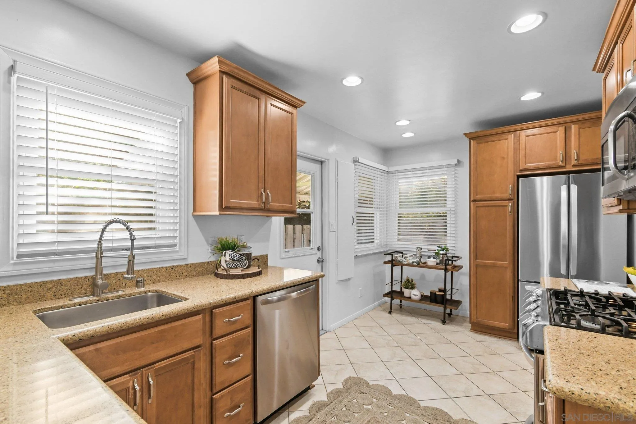 https://cdn.realtyfeed.com/cdn/127/2601004/23aa0f3a9027ef55819f98286a105f08.webp