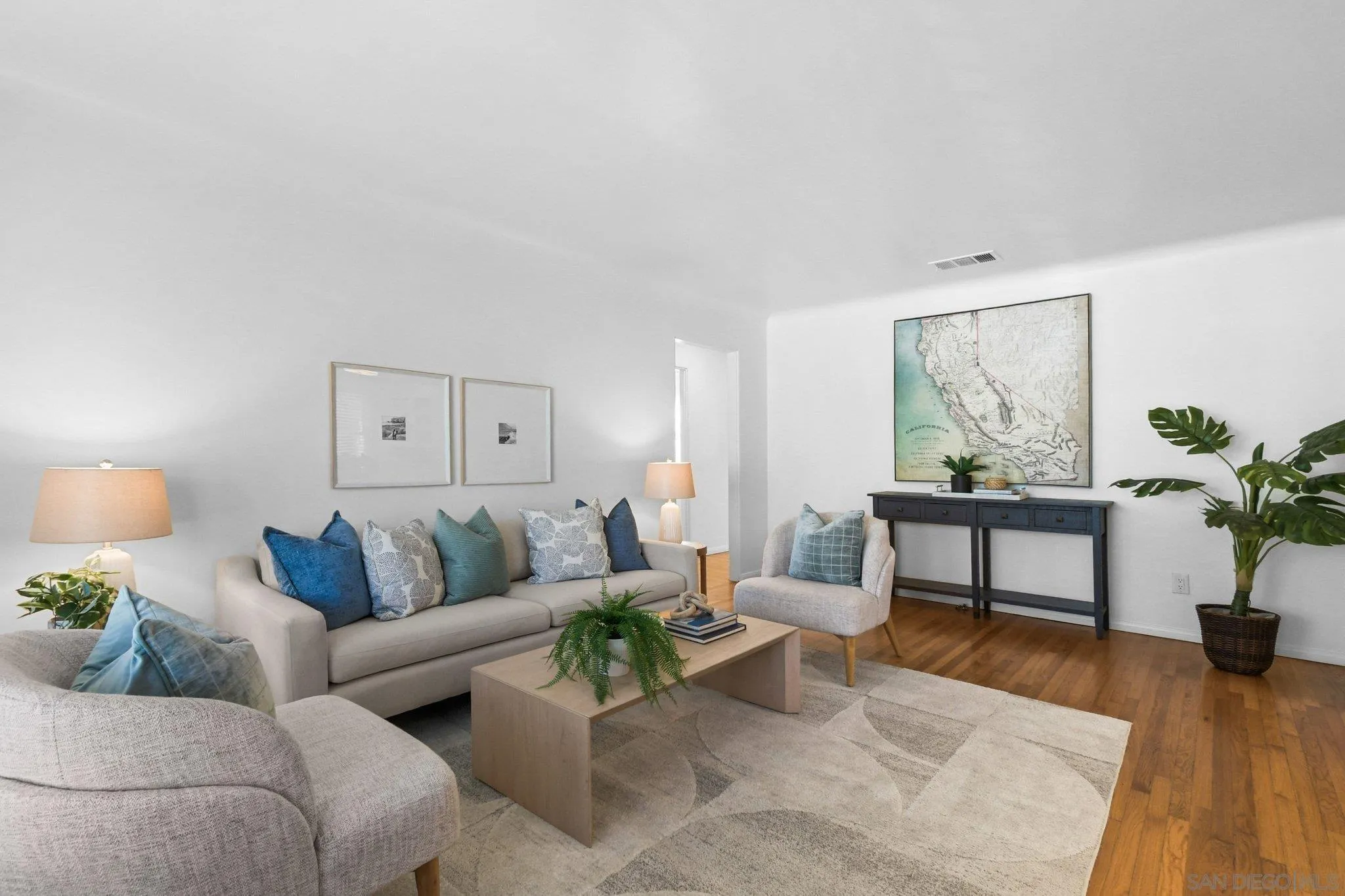https://cdn.realtyfeed.com/cdn/127/2601004/54f96b550138a42624dd2b31dc37c8c3.webp