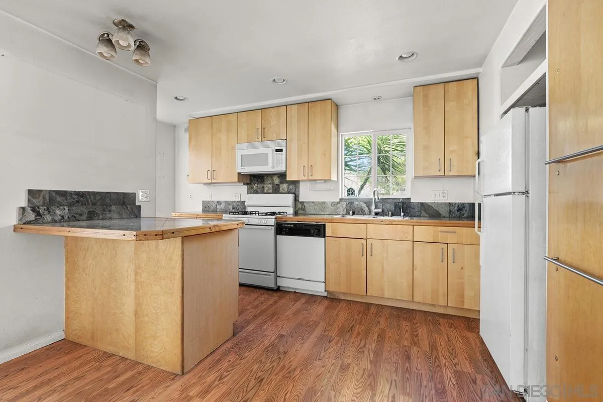 https://cdn.realtyfeed.com/cdn/127/2601017/e6570b8b8097534760696f6ae94b75f0.webp