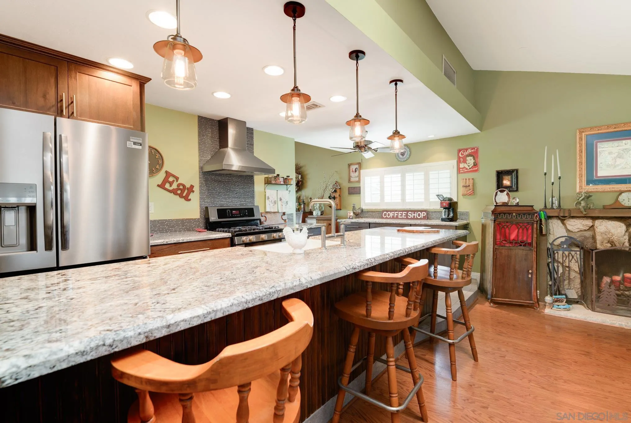 https://cdn.realtyfeed.com/cdn/127/2601025/99afba55f734c699eda46848be0d26fe.webp