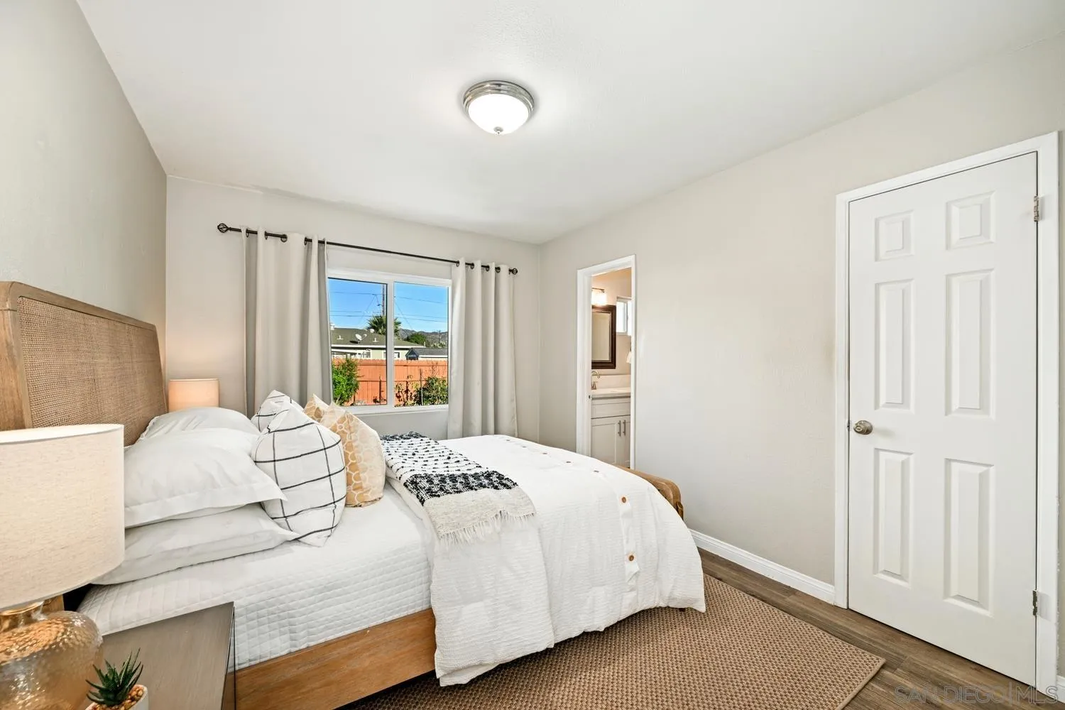https://cdn.realtyfeed.com/cdn/127/2601032/1372ce92ddc592cb66383c96add566bc.webp