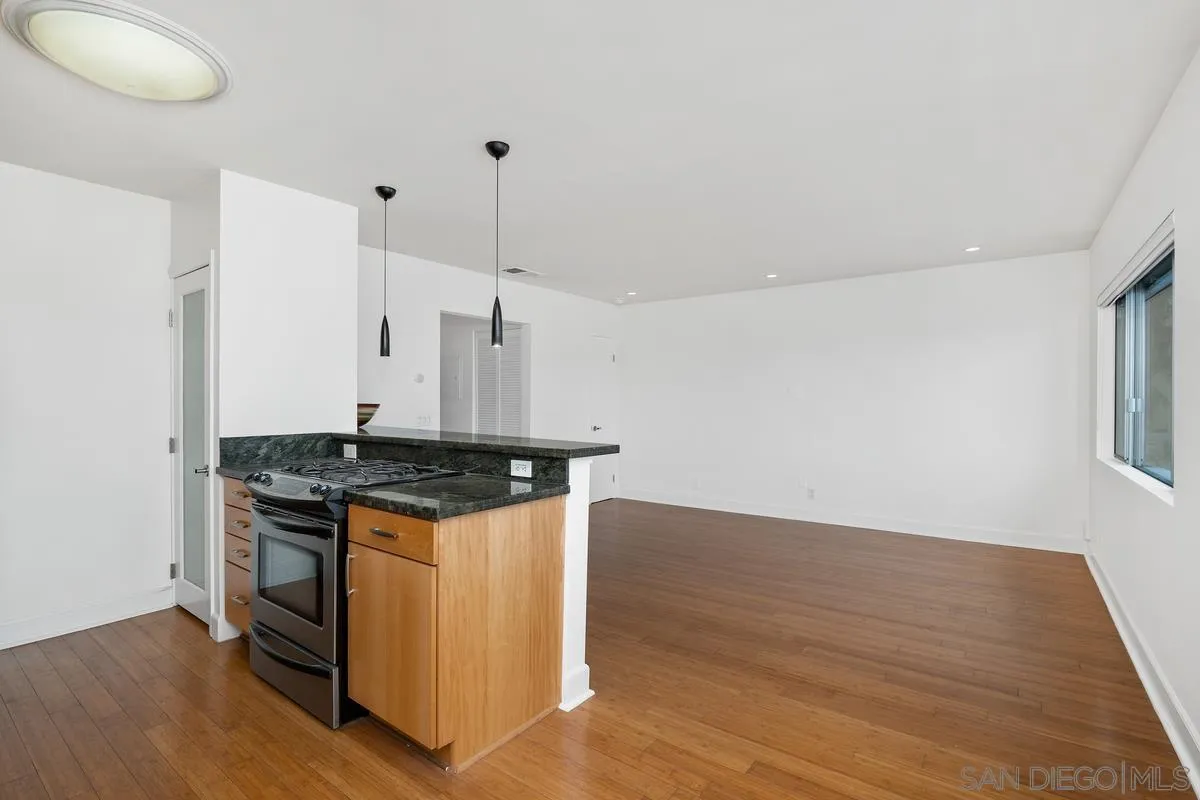 https://cdn.realtyfeed.com/cdn/127/2601036/060ac6e711944bf836f9ee7984c11dc2.webp