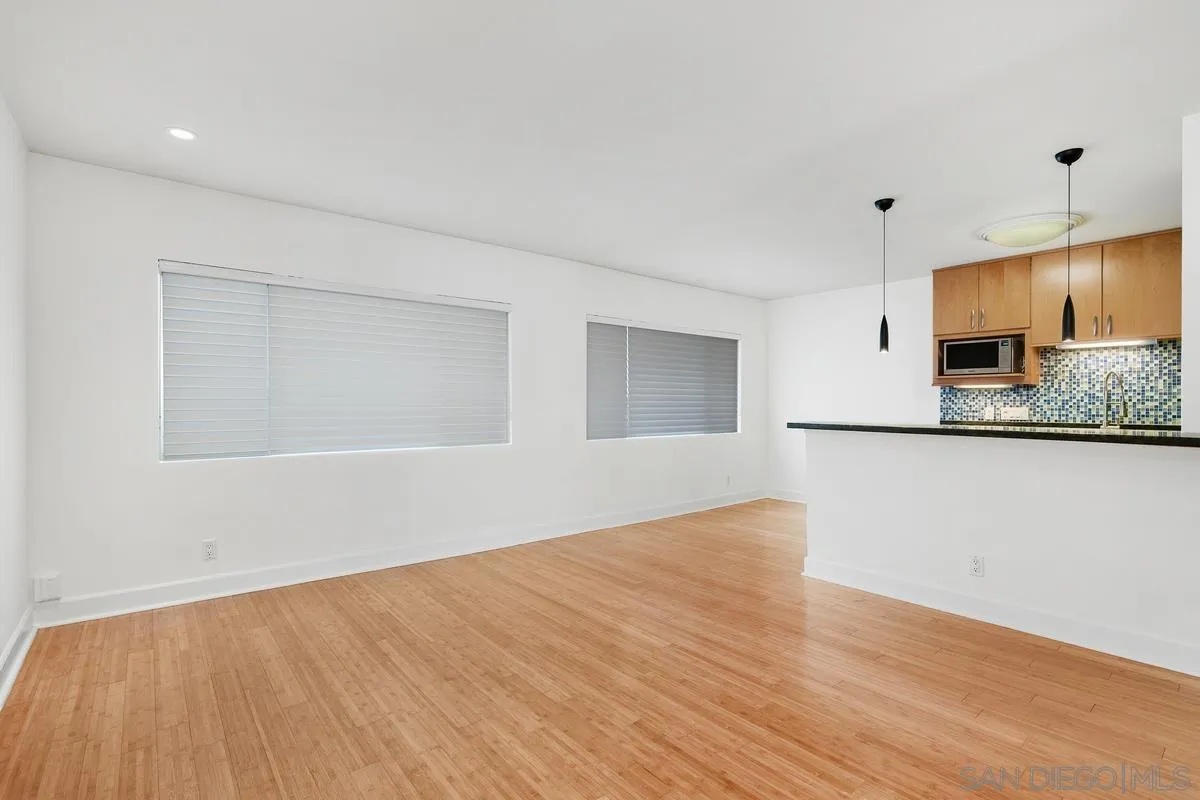 https://cdn.realtyfeed.com/cdn/127/2601036/3246f10ff00a23b78d4d25f833e4a051.webp