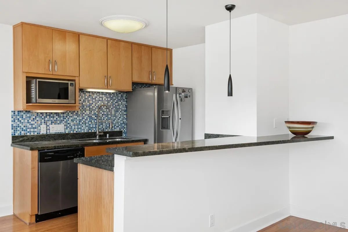 https://cdn.realtyfeed.com/cdn/127/2601036/c3736932263f82b74efeec58542d66ba.webp