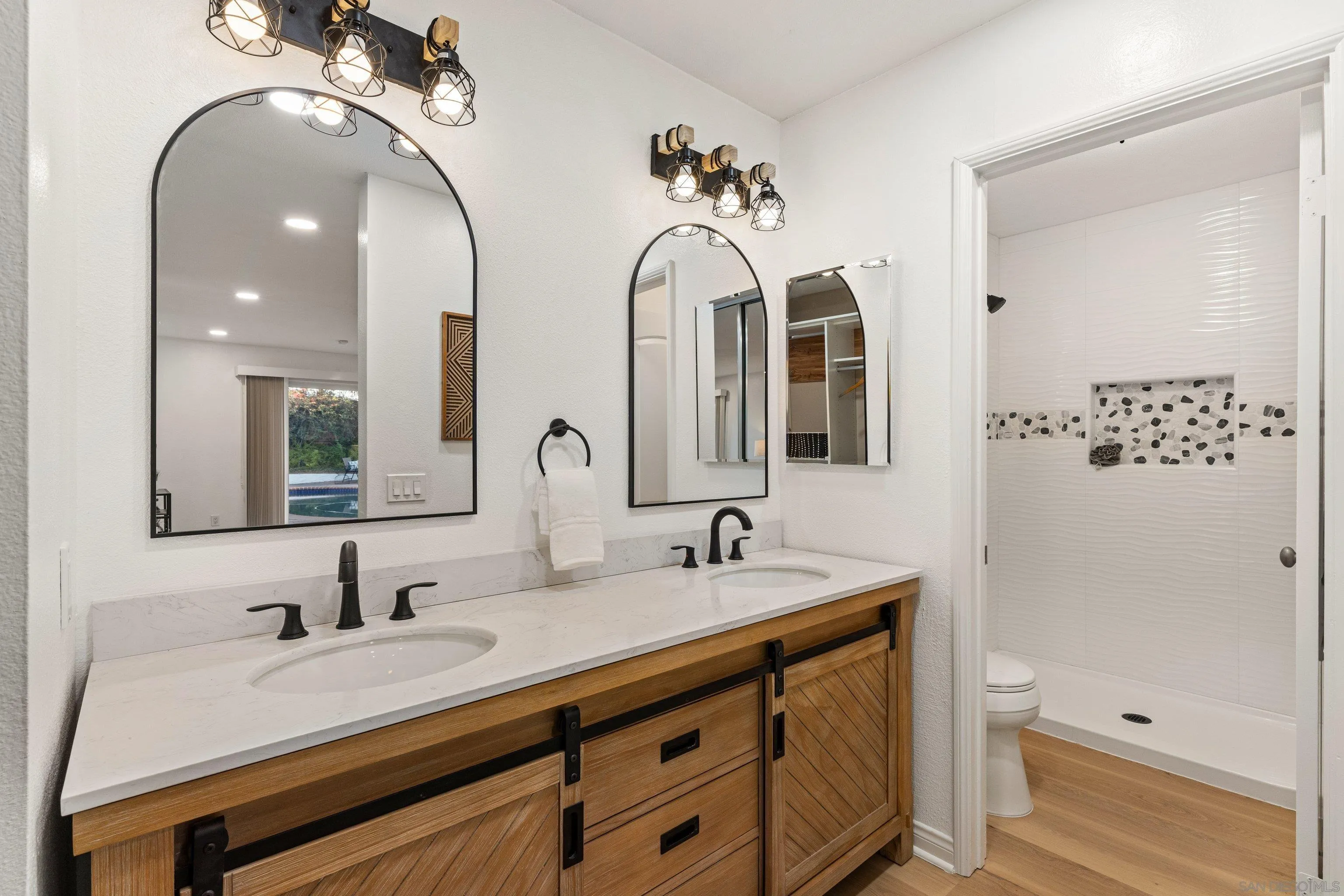 https://cdn.realtyfeed.com/cdn/127/2601045/1d1a2899793dc1b261f1c98338d8ed39.webp