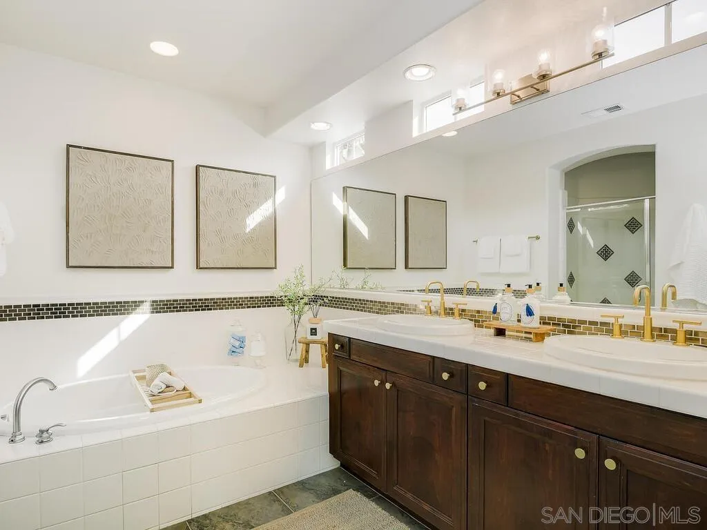https://cdn.realtyfeed.com/cdn/127/2601051/207703c27672da78d58d50fe24298af4.webp