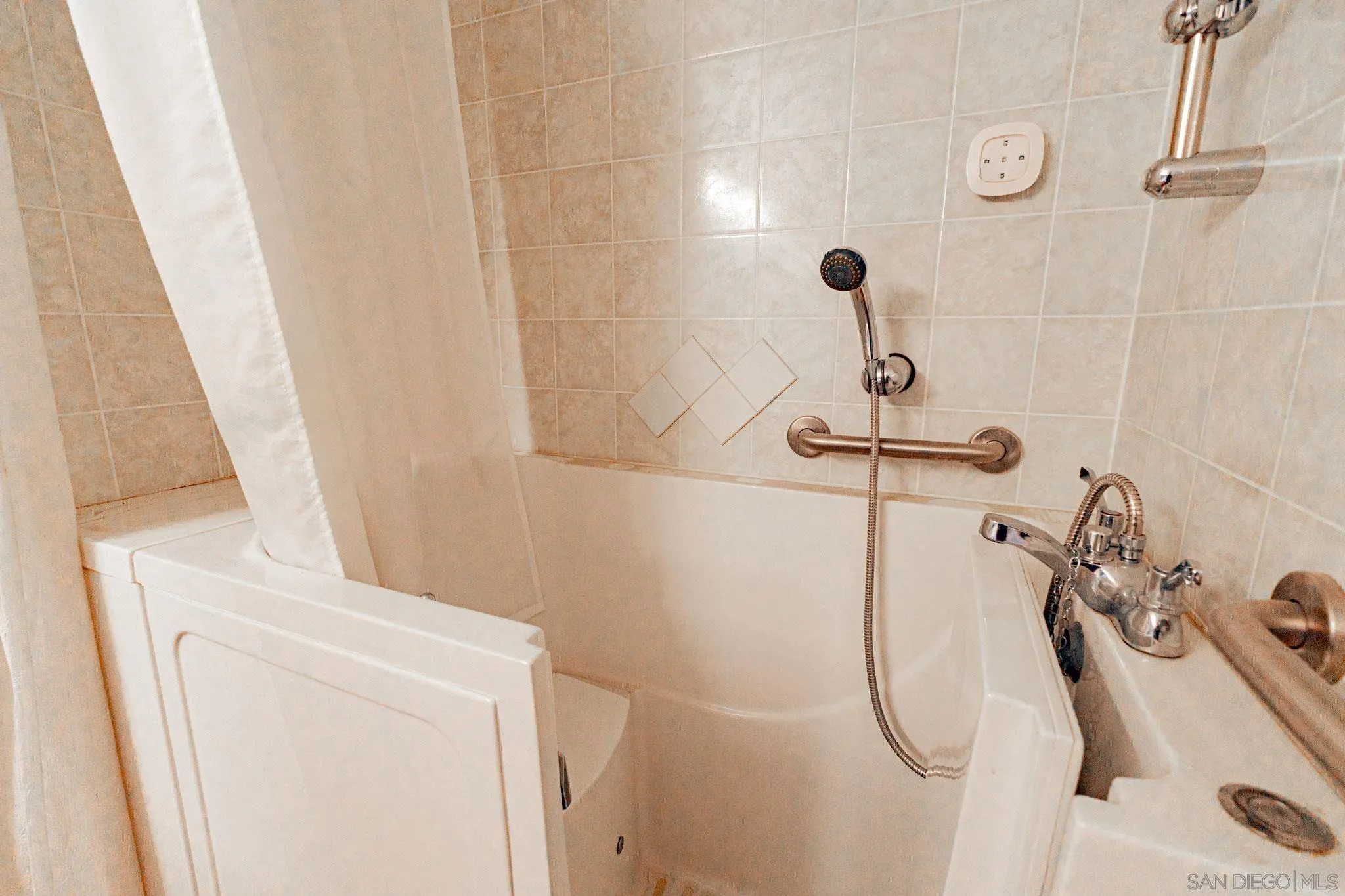 Photo #25: 2601052 Listing: Photo #25