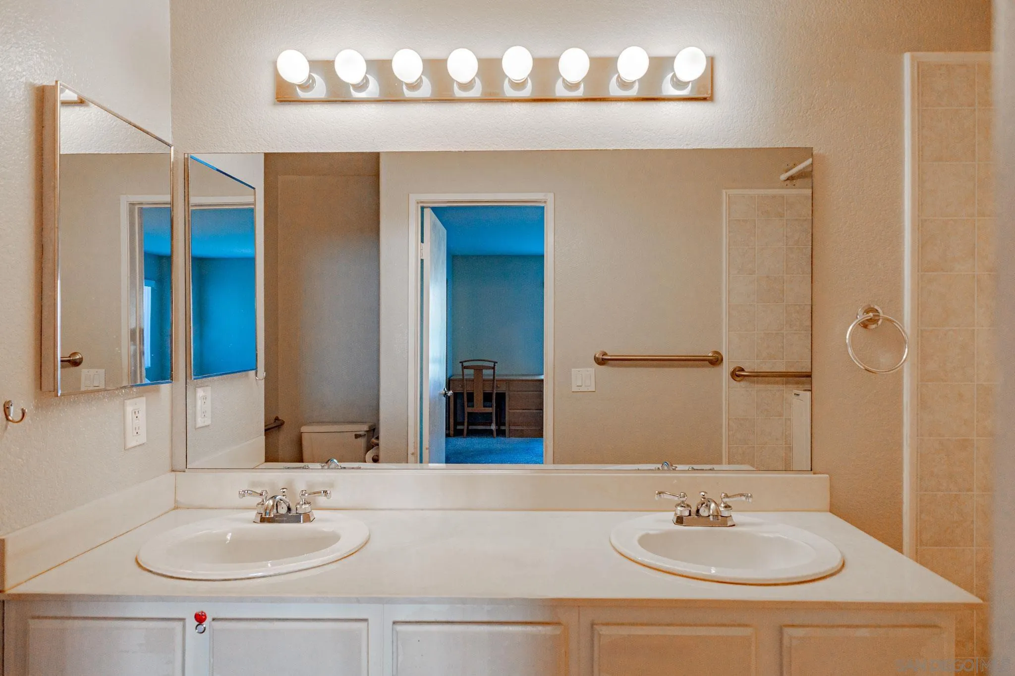 https://cdn.realtyfeed.com/cdn/127/2601052/a03638fb16912fe9eaa1611c2343fe43.webp