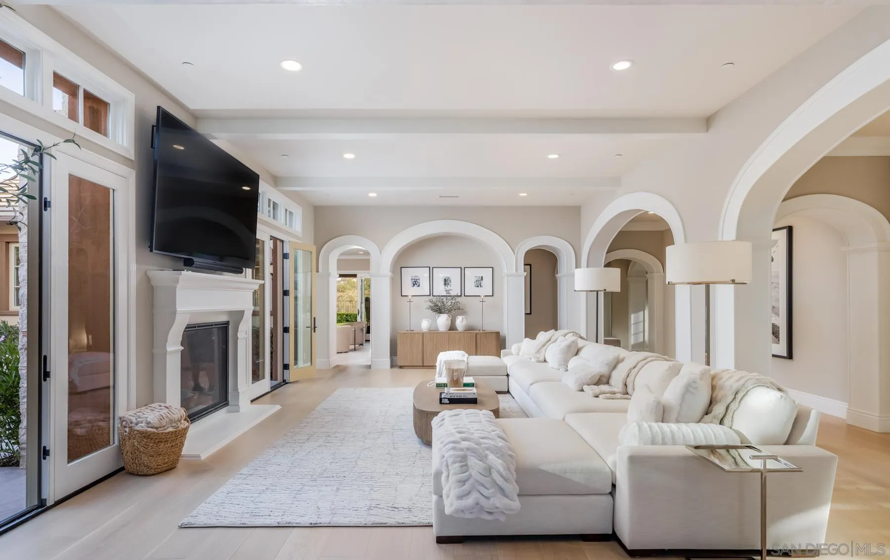 https://cdn.realtyfeed.com/cdn/127/2601055/8825727677b3aacb97c213beb51f6e39.webp