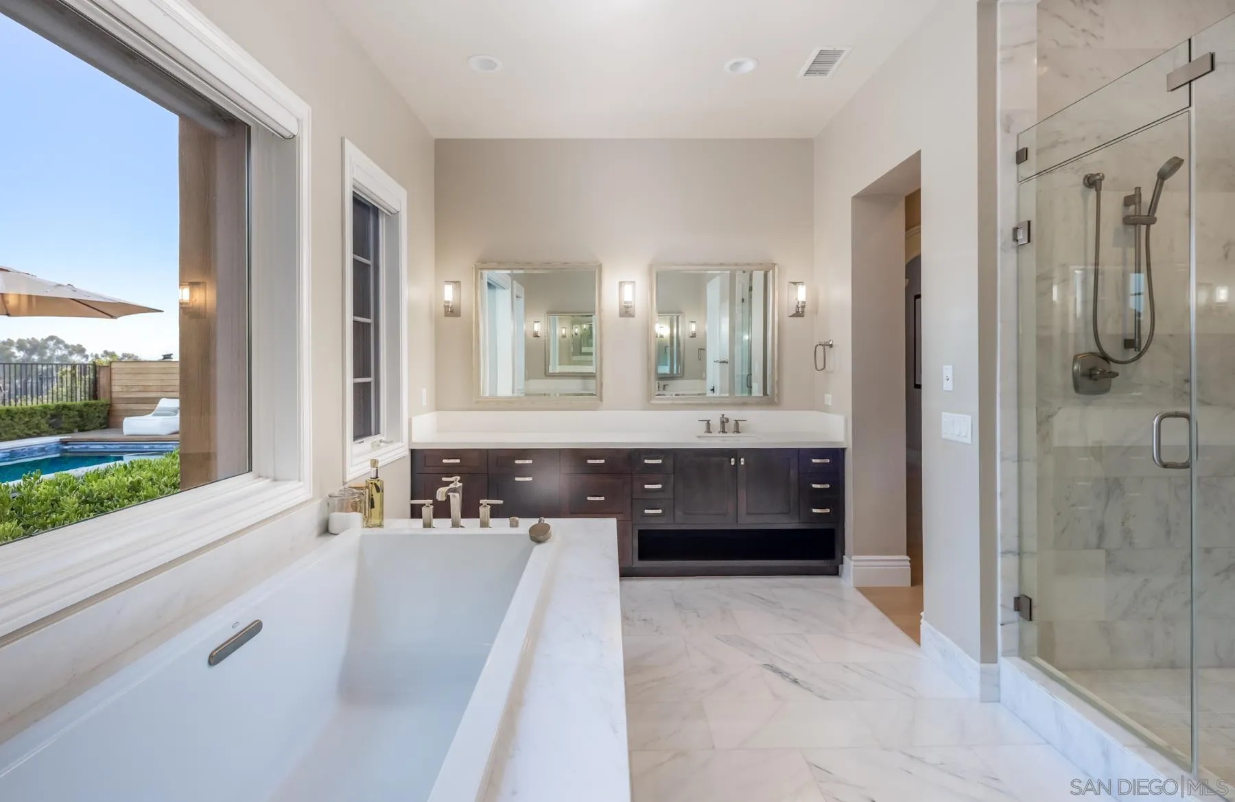 https://cdn.realtyfeed.com/cdn/127/2601055/8ad48a9c94f4ba738b2b06d980a7222a.webp