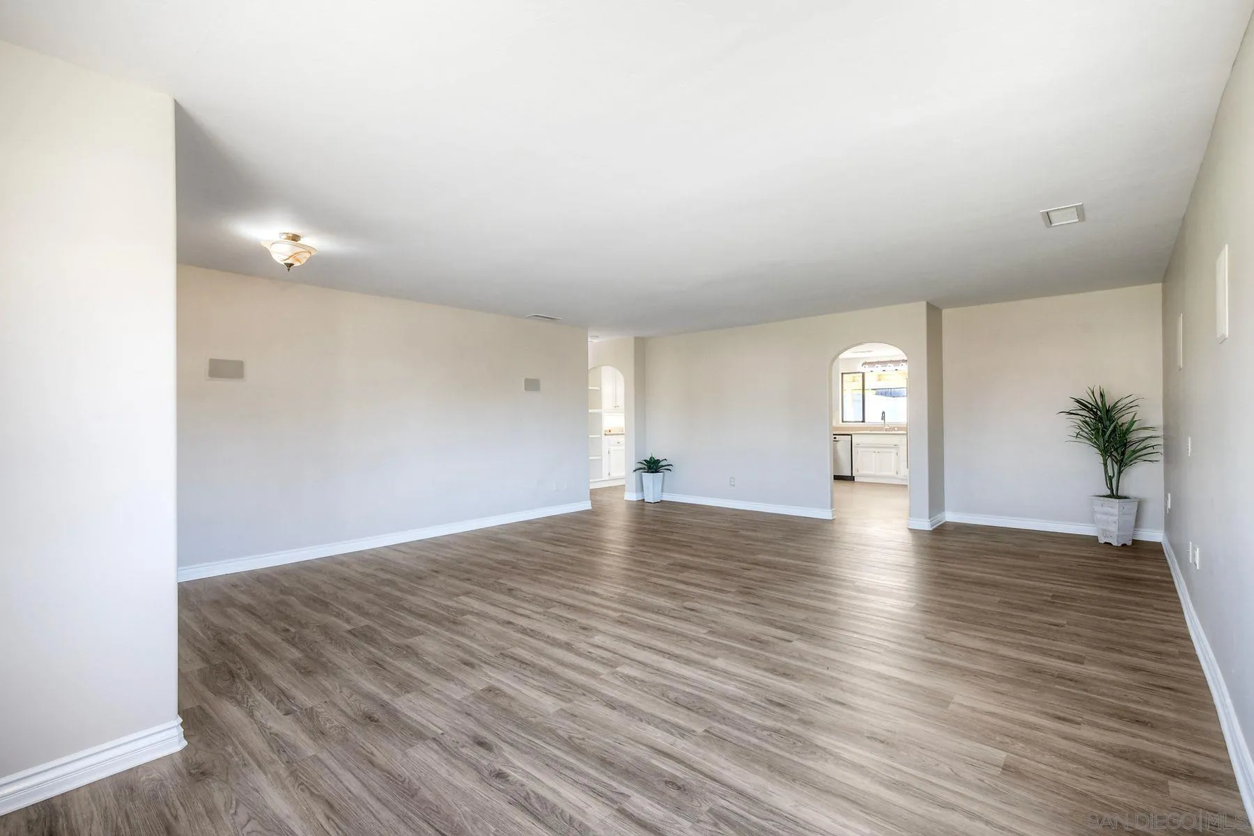 https://cdn.realtyfeed.com/cdn/127/2601061/fd03a0754052b78964af3f0c95b16f63.webp